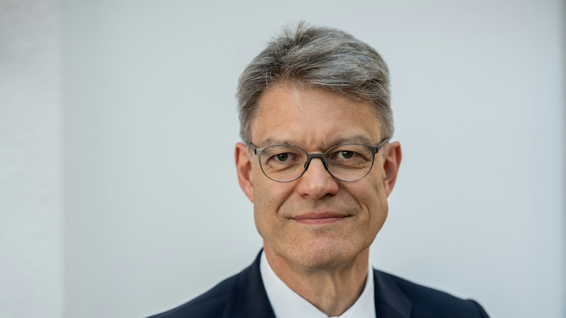 Bundesverkehrsminister Patrick Schnieder sagt, dass der Bund nicht mehr als die Hälfte der Kosten tragen wolle.