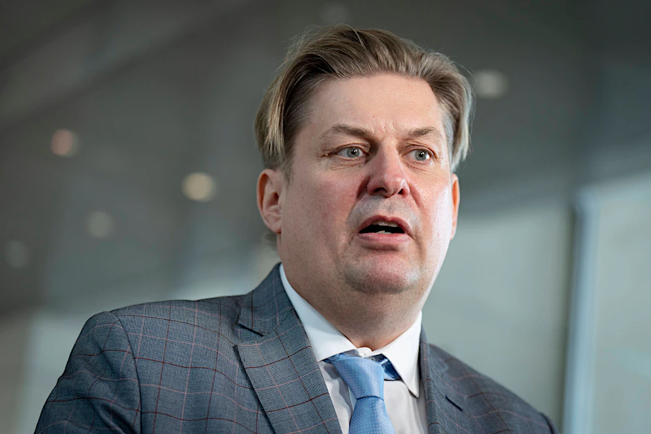 Maximilian Krah (AfD): Ein früherer Mitarbeiter von ihm wurde am Dienstag wegen Spionage für China angeklagt.