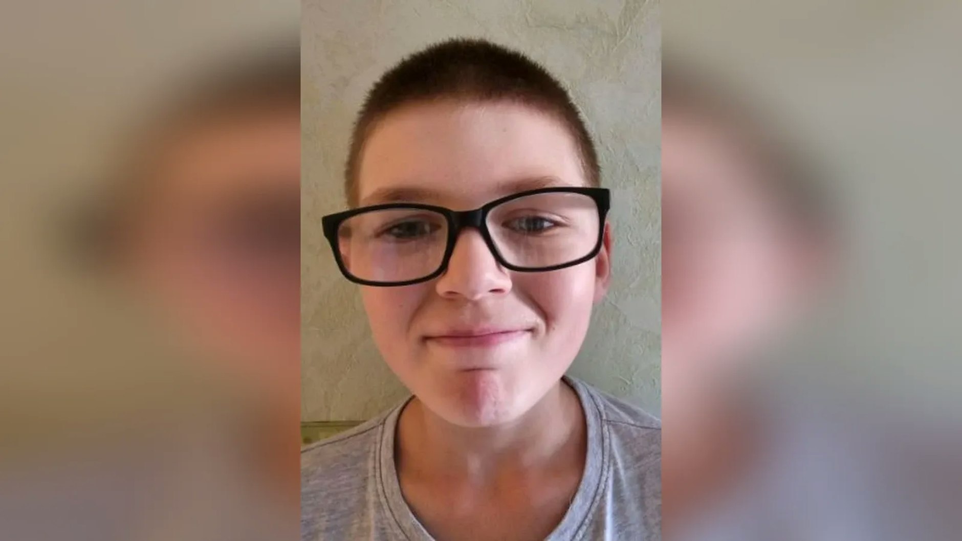 Tizian mit übergroßer Brille.