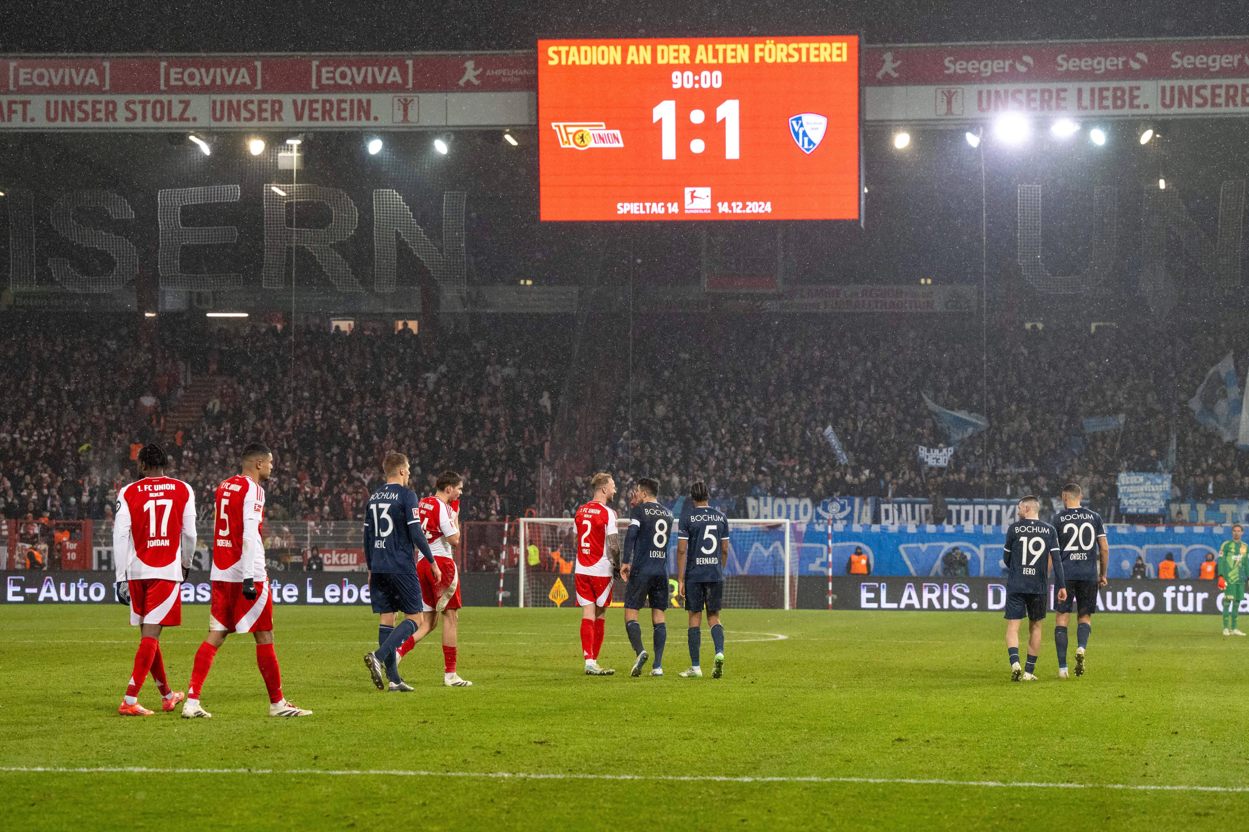Das Spiel zwischen dem 1. FC Union und dem VfL Bochum ging 1:1 aus. Gewertet wurde es vom DFB wegen des Feuerzeugs-Wurfs aber mit 0:2 für die Gäste.