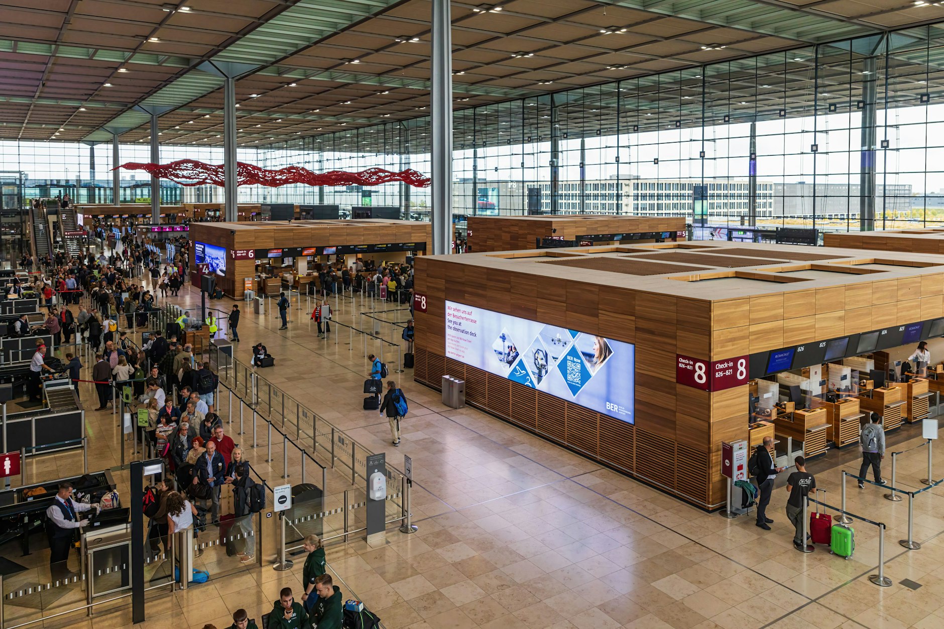 Möchtegern-Flughafen Berlin Brandenburg: Wer hier wegkommt, hat Glück.