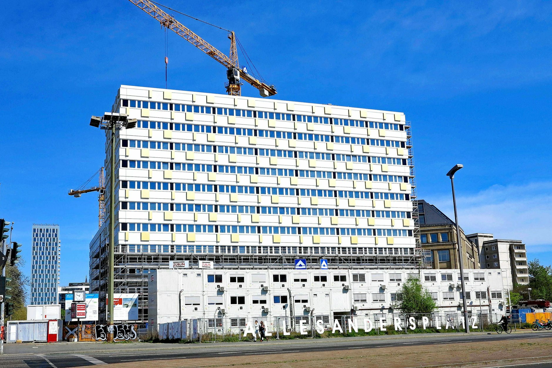 Nach mehrjähriger denkmalgerechter Sanierung sind die ersten Büromieter im Haus der Statistik eingezogen. eingezogen. Es handelt sich um etwa 350 Mitarbeiter des Finanzamt Mitte-Tiergarten.