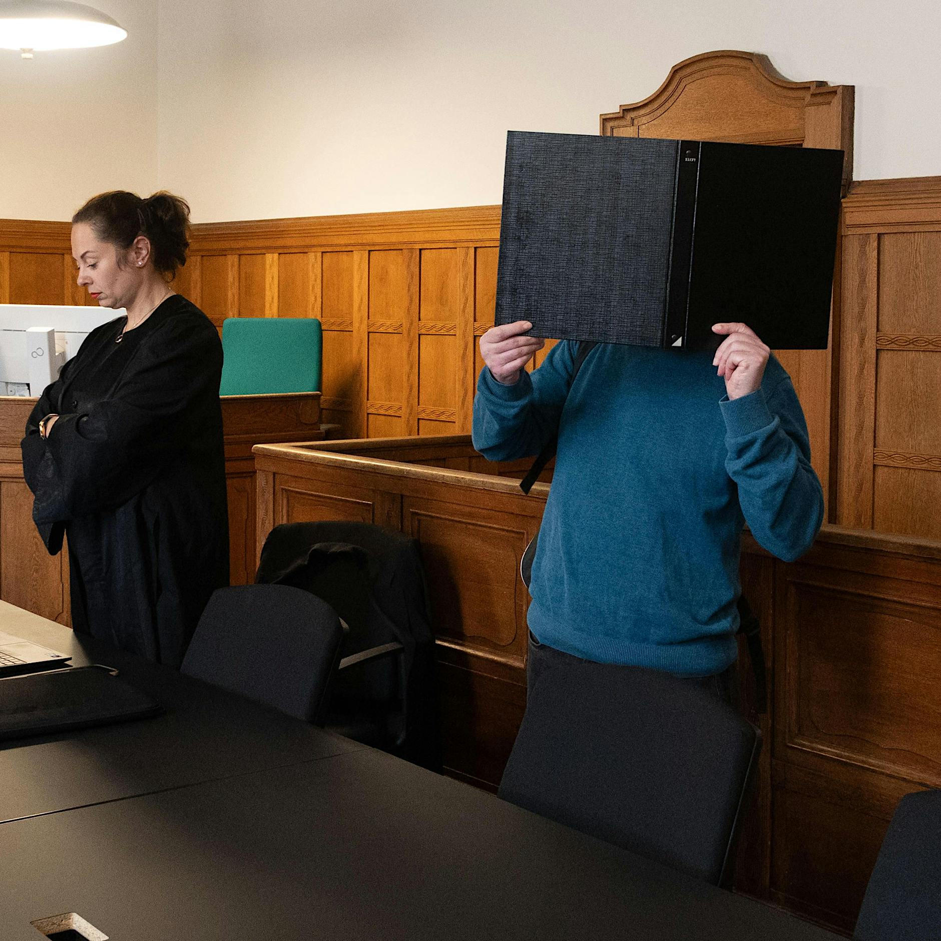 Prozessauftakt wegen mutmaßlichen Kindesmissbrauchs in Berliner Eisenbahner-Szene: Kommt es zu einem Deal?