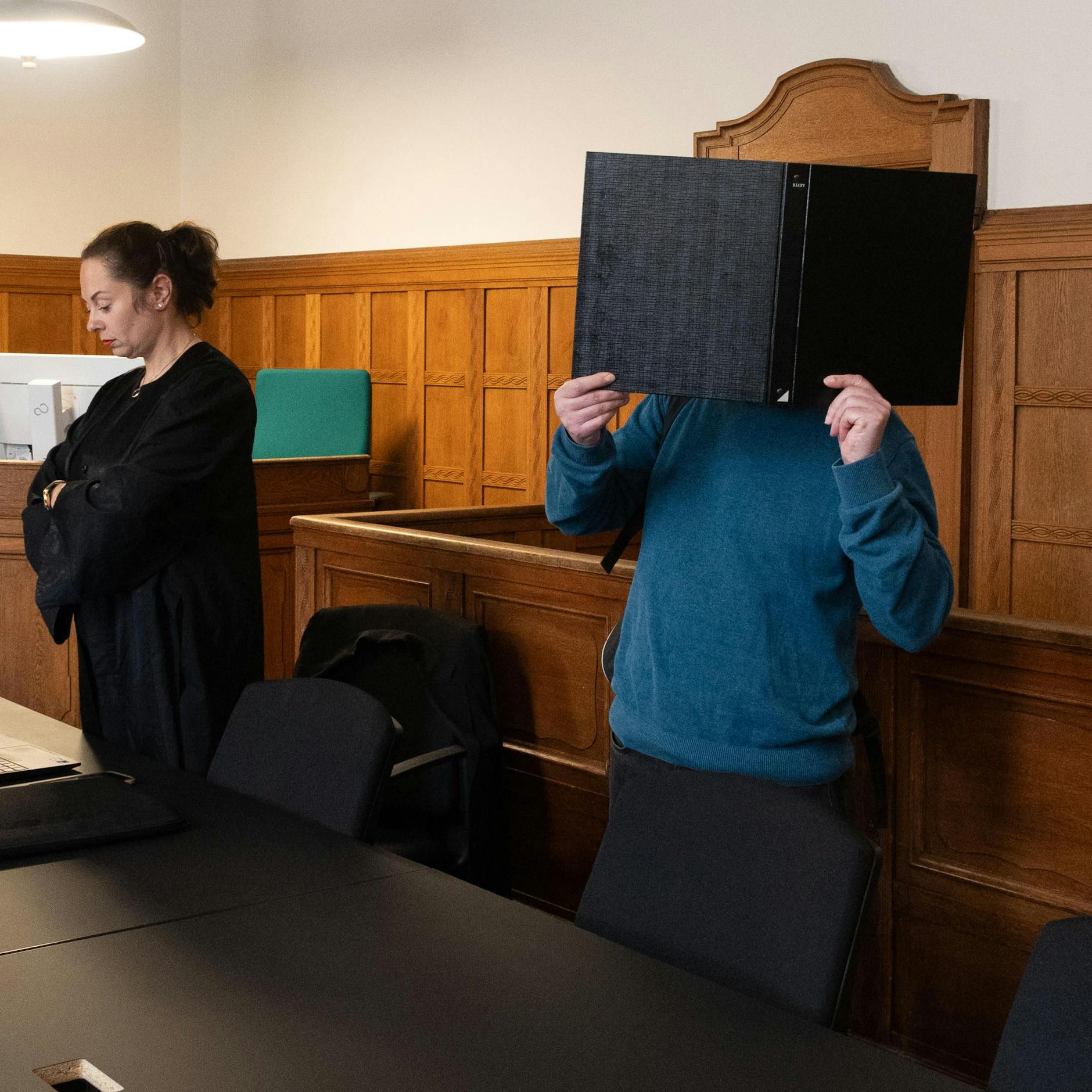 Image - Missbrauchsvorwürfe in der S-Bahn-Szene: Polizisten, die eine Wohnung nur halb durchsuchen, und viele offene Fragen