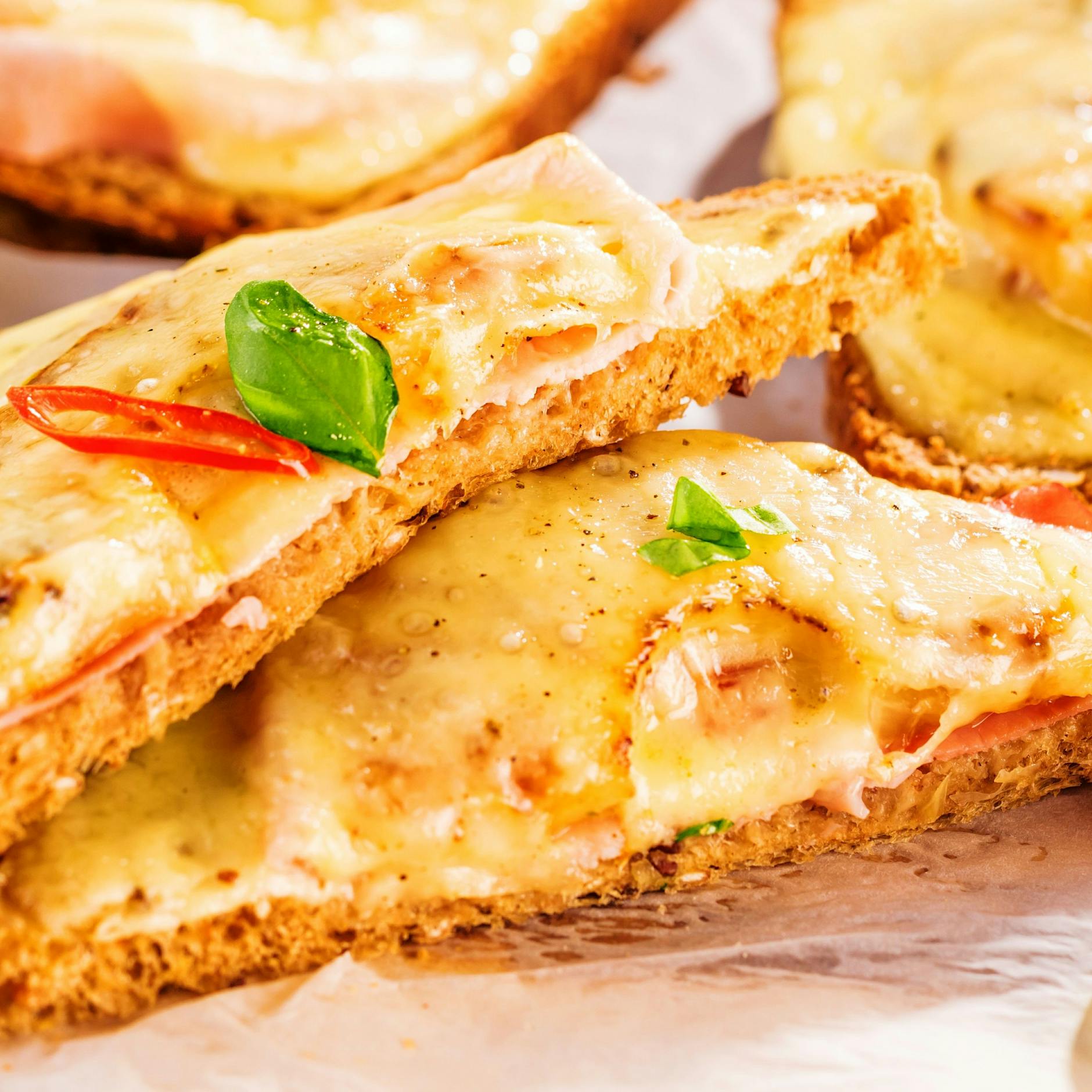 Lecker wie in der DDR: So wird ein Toast Hawaii zubereitet – zwei Rezepte