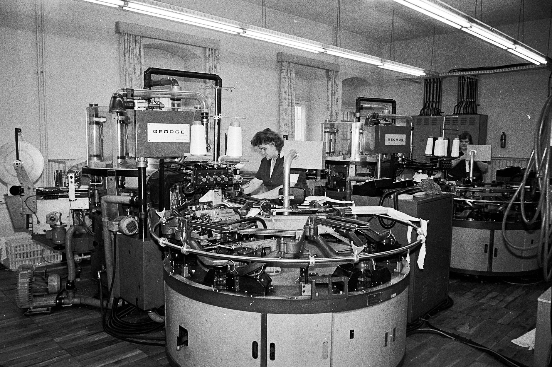 Im einstigen DDR-Frauenknast in Hoheneck stand diese Anlage, an der Feinstrumpfhosen auch für den Westmarkt produziert wurden.