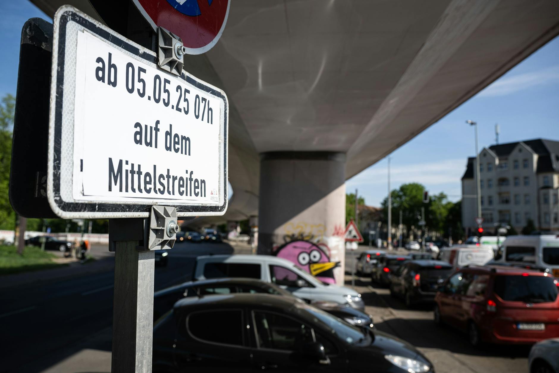 Wegen Schäden im Tragwerk ist die Brücke an der Wuhlheide in Oberschöneweide bis auf weiteres gesperrt.