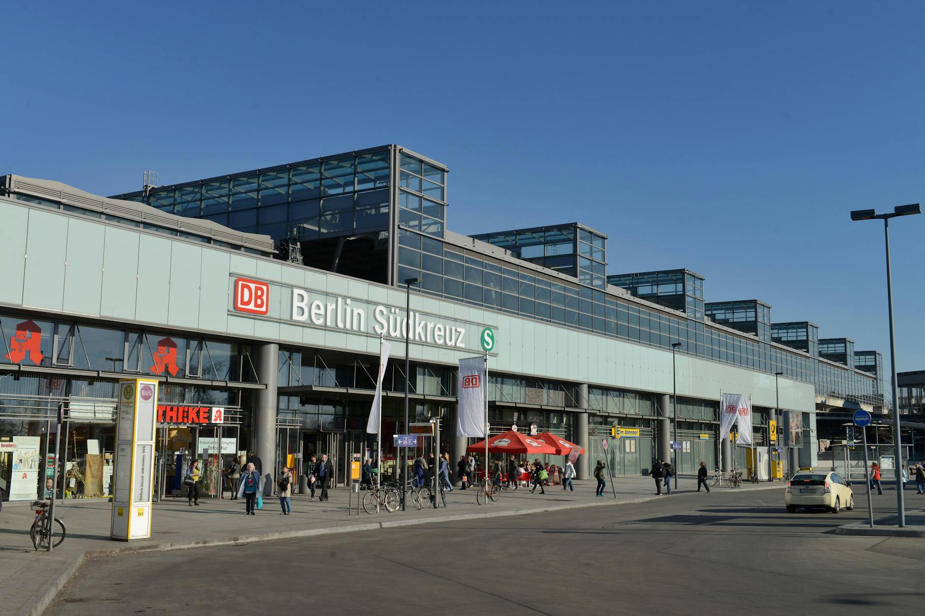 Der Hildegard-Knef-Platz am Bahnhof Südkreuz in Tempelhof-Schöneberg soll umgestaltet werden.