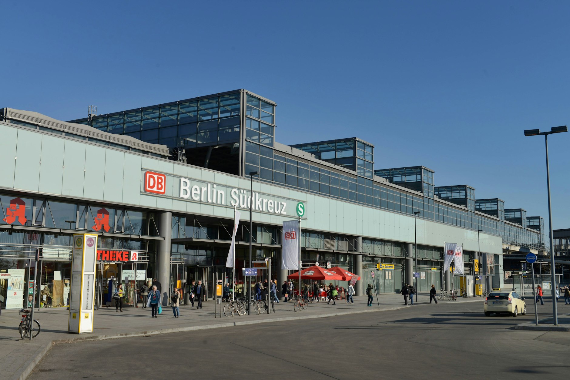 Der Hildegard-Knef-Platz am Bahnhof Südkreuz in Tempelhof-Schöneberg soll umgestaltet werden.
