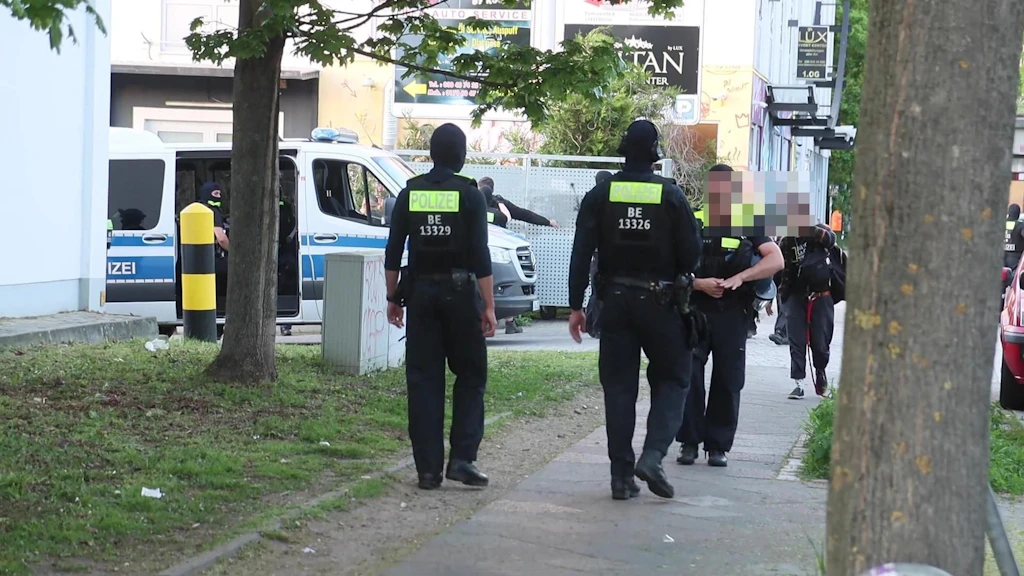 Schüsse vor Lokal Papa Ari in Treptow? Berliner Clan spielt wohl eine Rolle