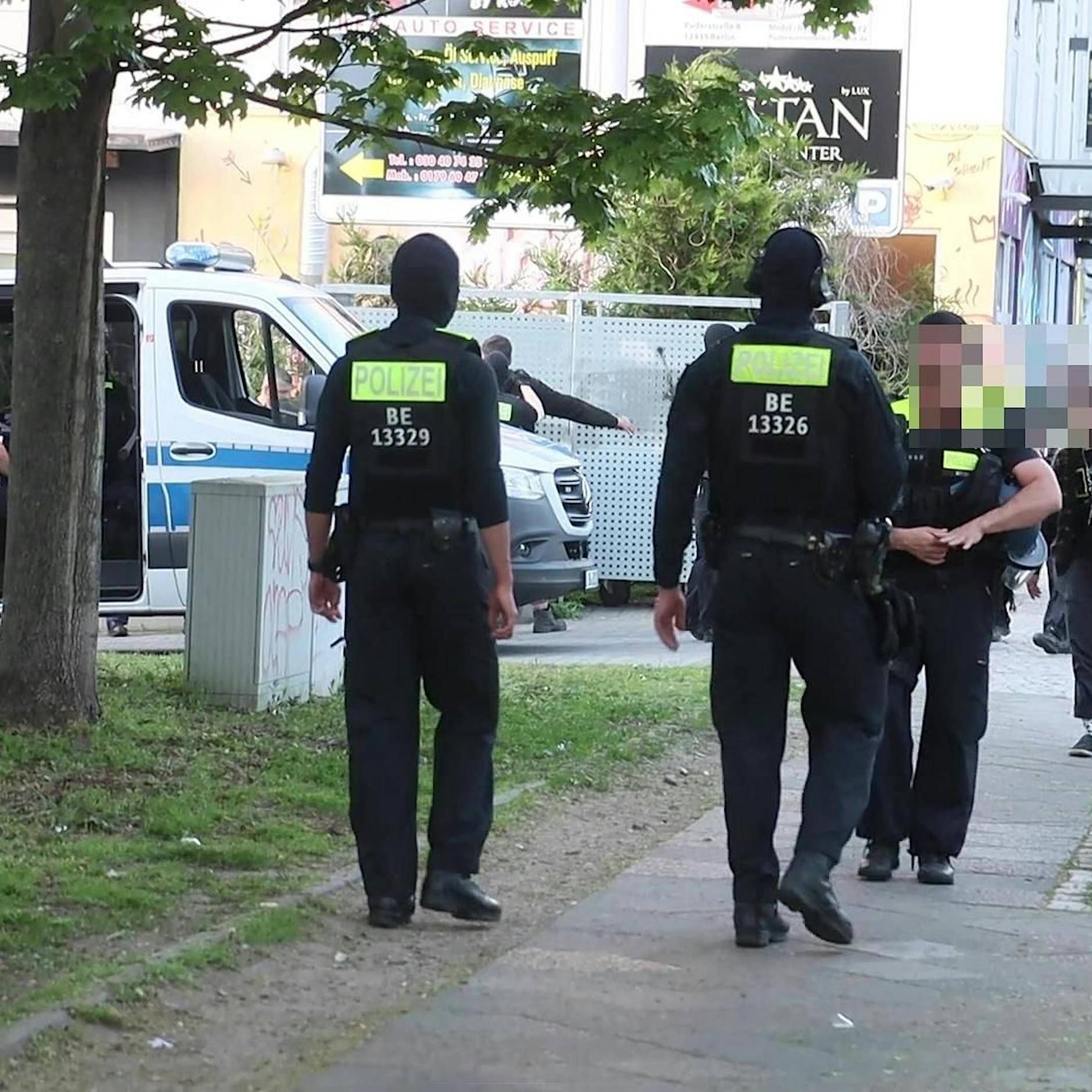 Schlägerei und Schüsse im Berliner Clan-Milieu? Polizei in Treptow im Großeinsatz
