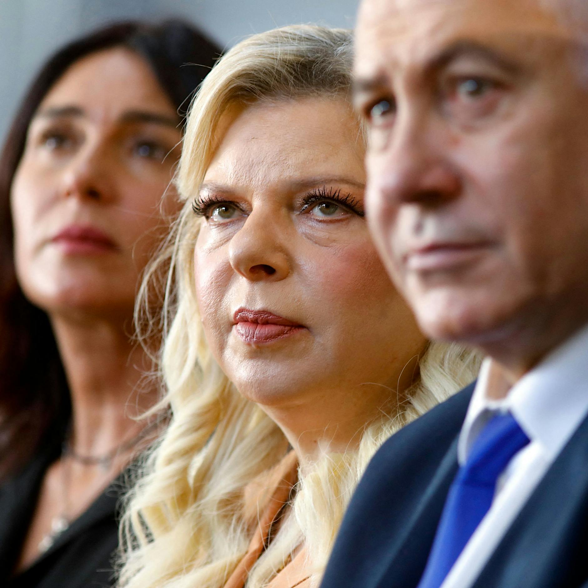 Mikrofon-Panne: Sara Netanjahu schockiert mit Aussage zu Hamas-Geiseln