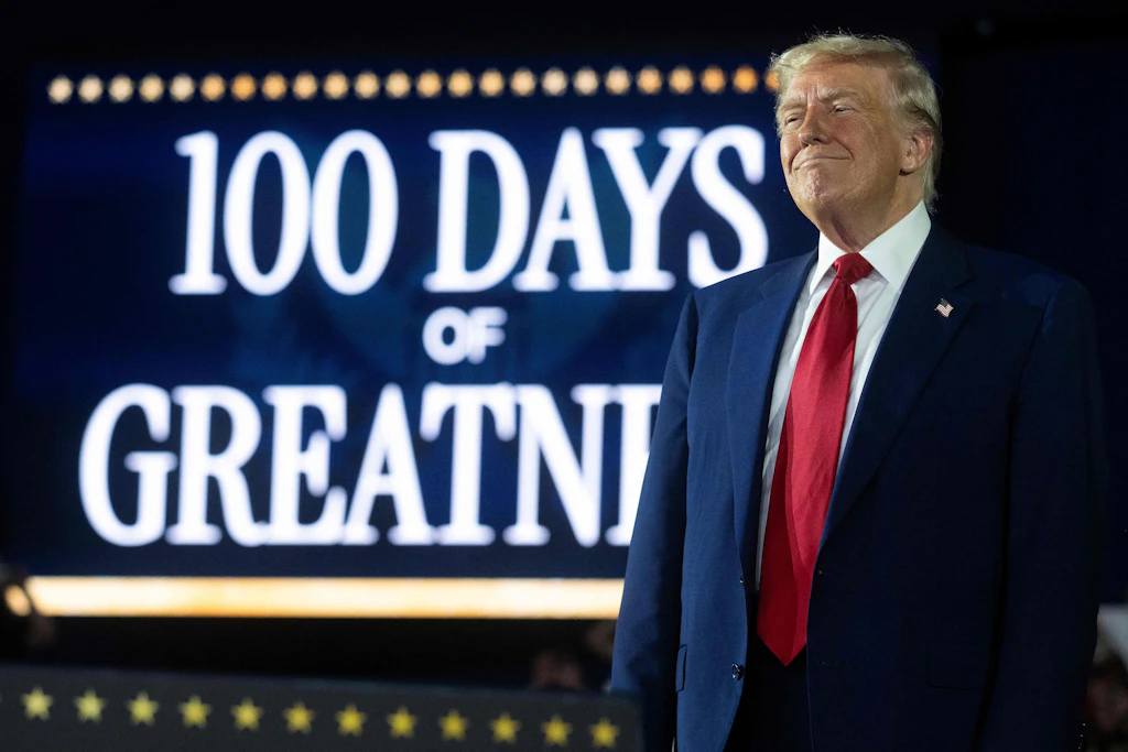 100 Tage Trump: US-Präsident feiert sich – und erklärt Umfragetief für gefälscht