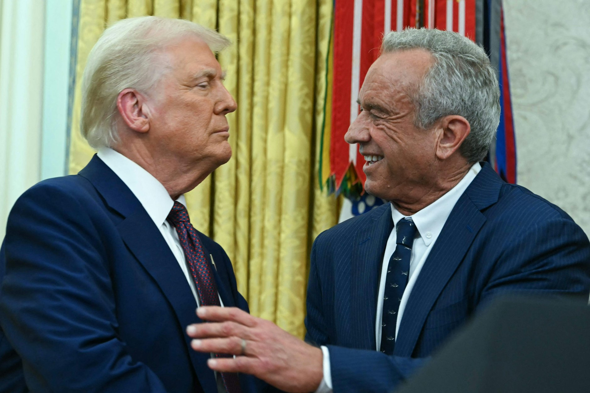 Donald Trump (l.) und sein Gesundheitsminister, Robert F. Kennedy Jr.