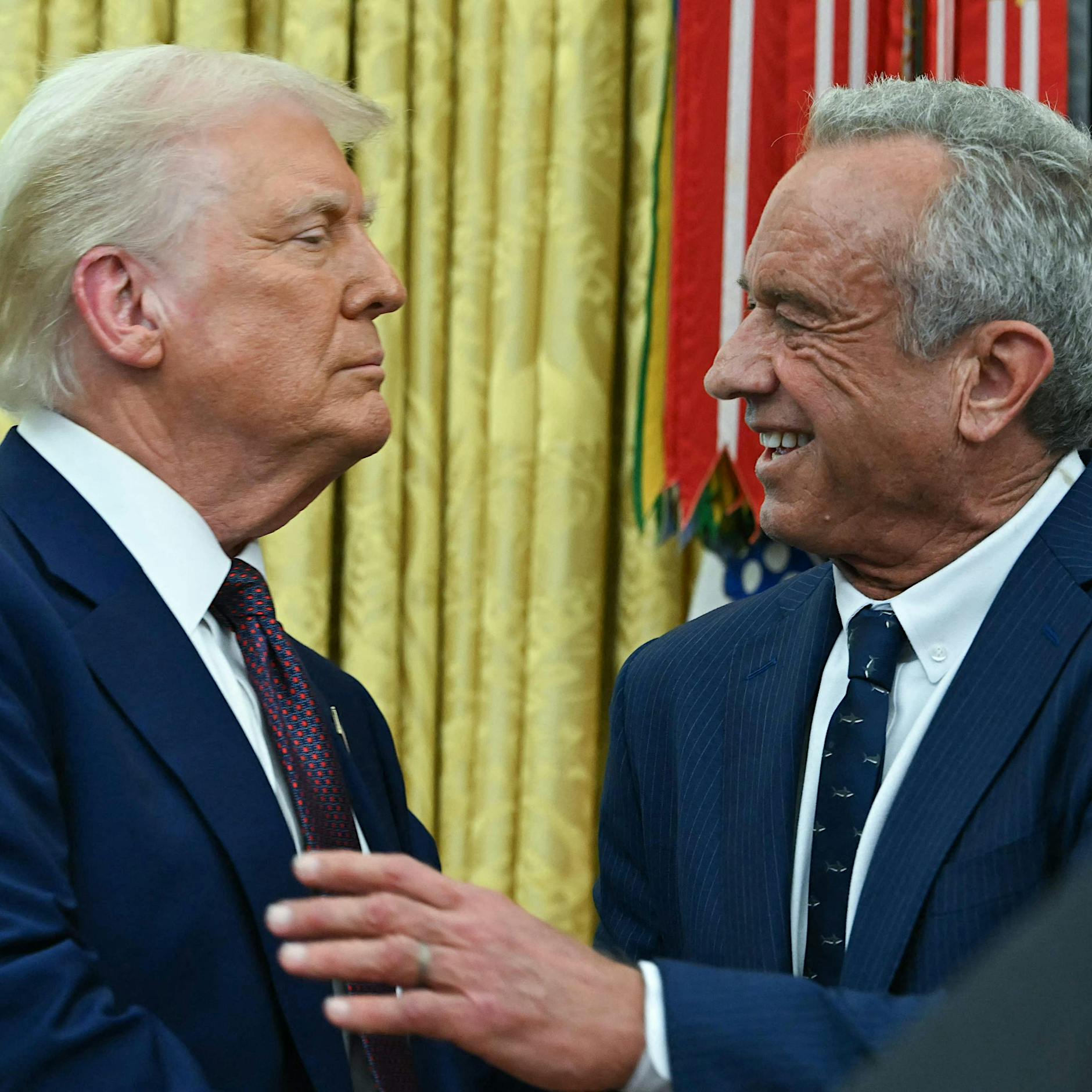 „Wer das macht, den ziehen wir zur Rechenschaft“: Kennedy spricht über Chemtrails