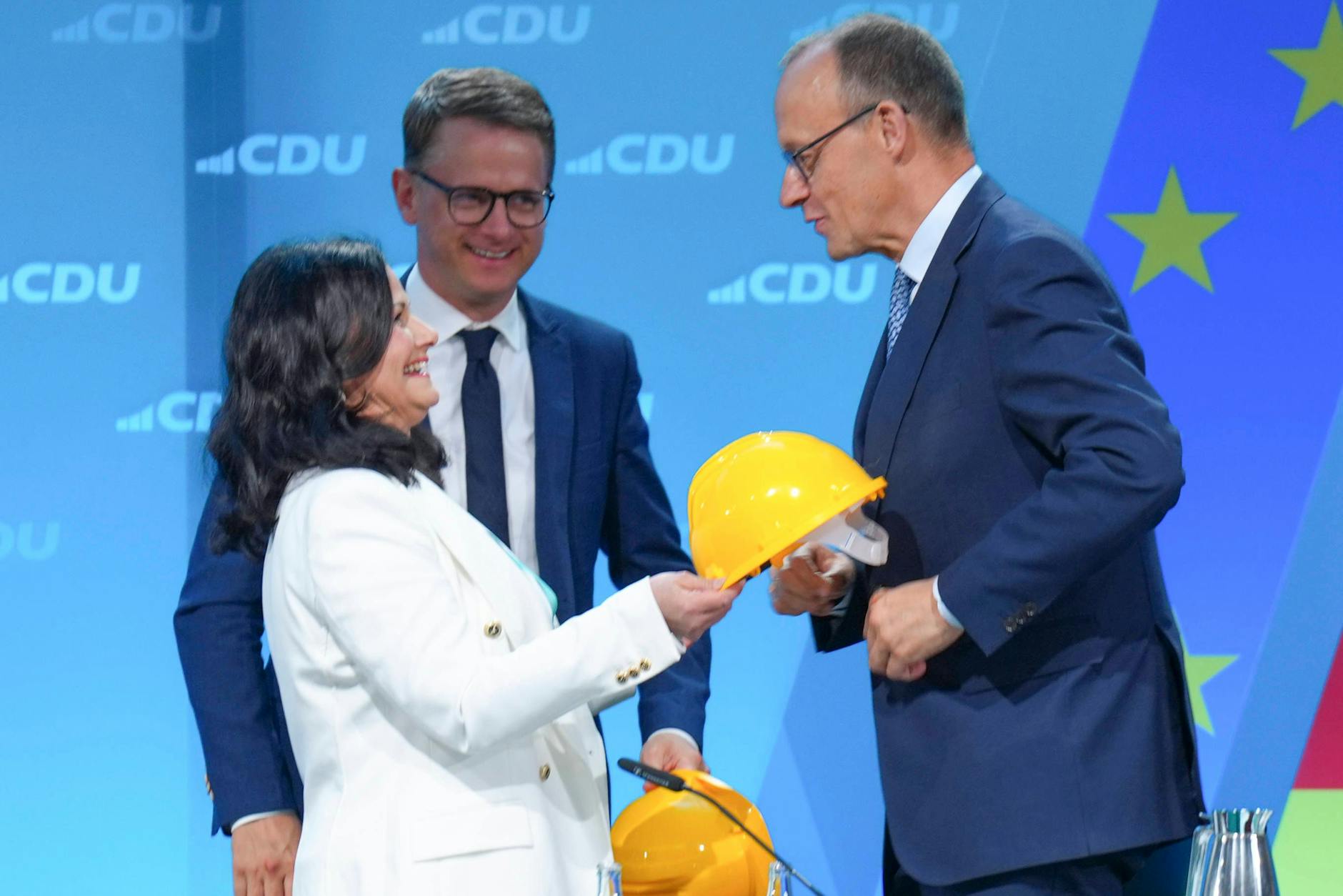 Stadtentwicklungsexperten kritisieren den Wohnbau-Turbo der designierten Regierung um Friedrich Merz und warnen vor einer vorschnellen Deregulierung des Baugewerbes.