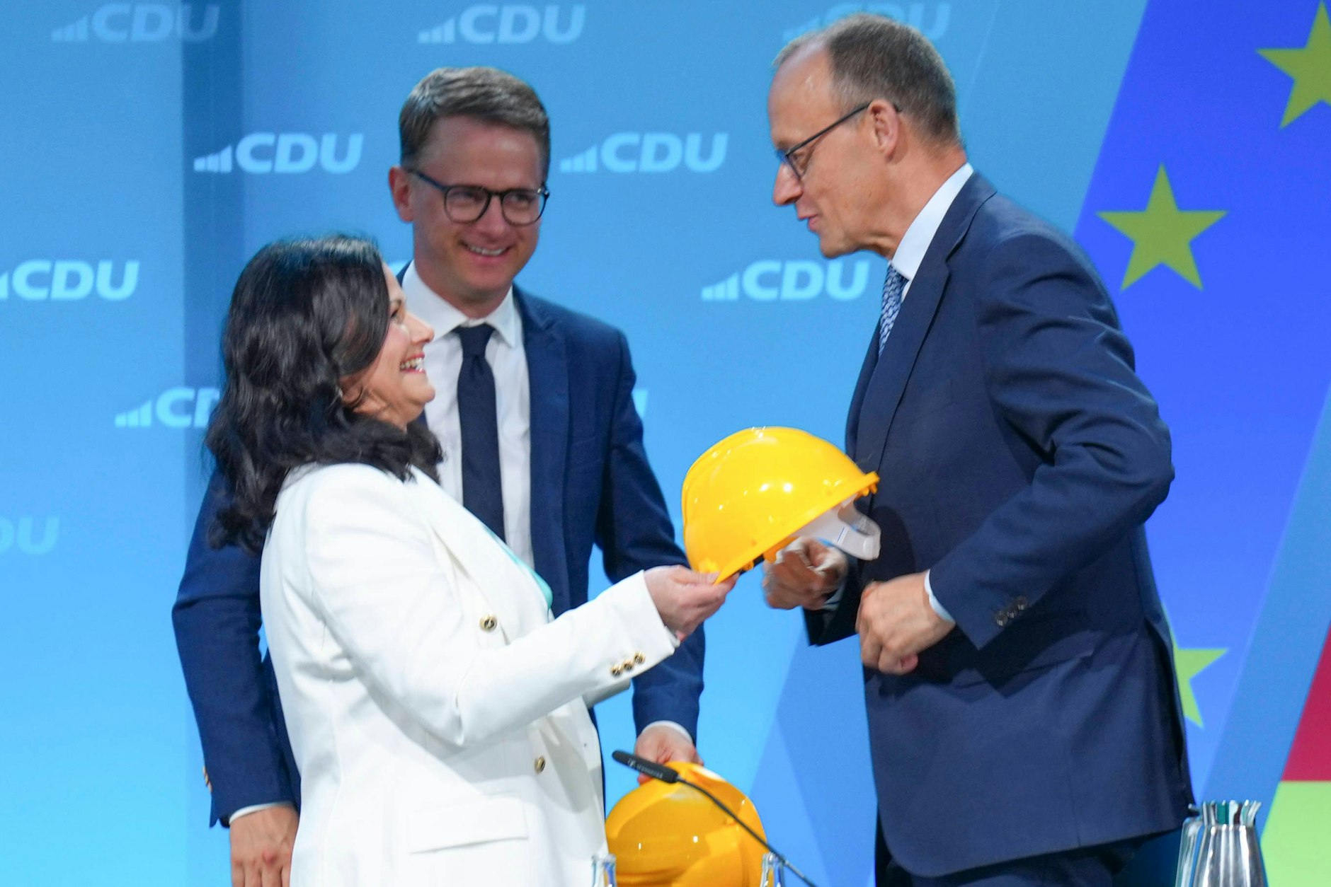 Stadtentwicklungsexperten kritisieren den Wohnbau-Turbo der designierten Regierung um Friedrich Merz und warnen vor einer vorschnellen Deregulierung des Baugewerbes.