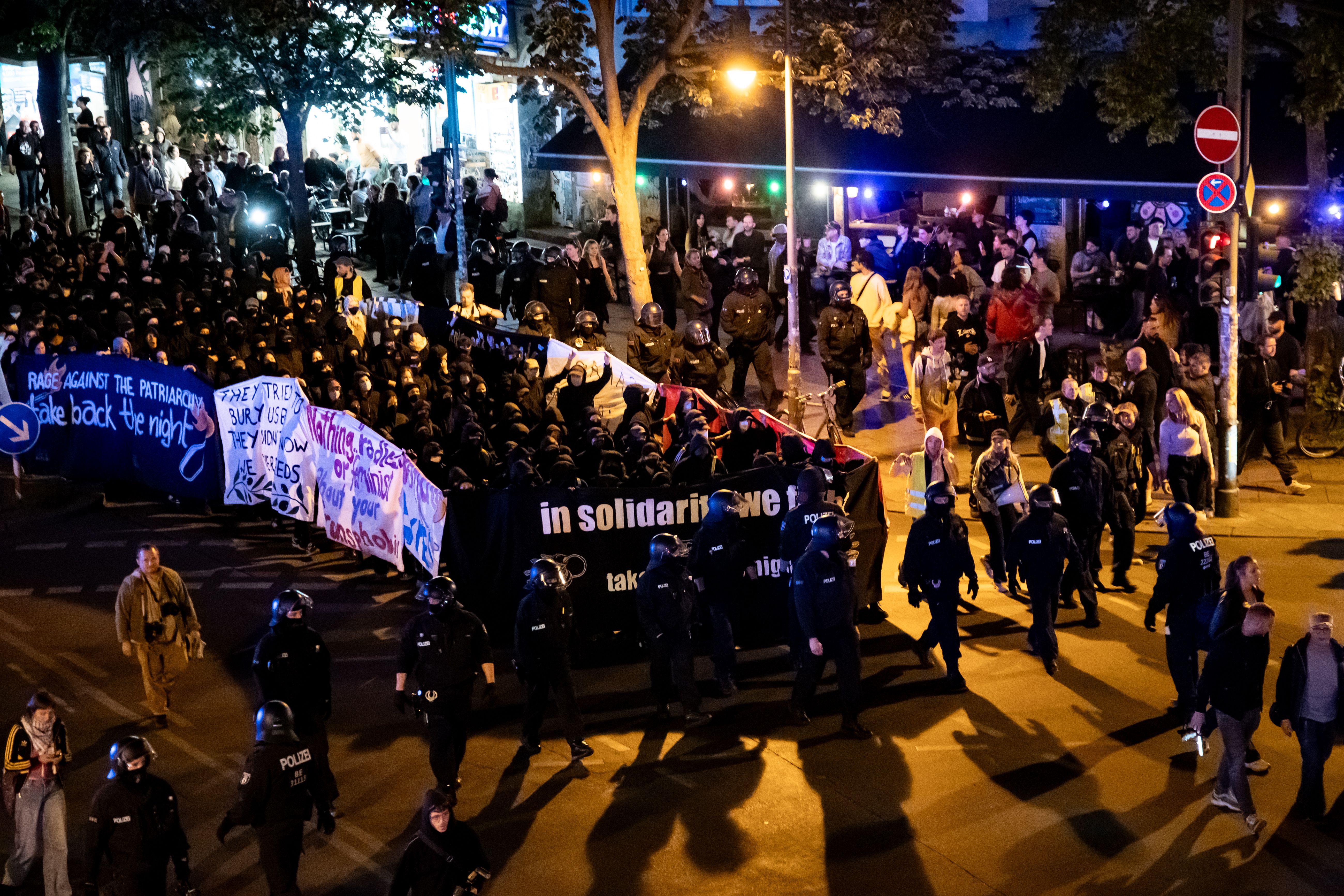 1. Mai 2025: Tausende ziehen zur Walpurgisnacht durch Berlin