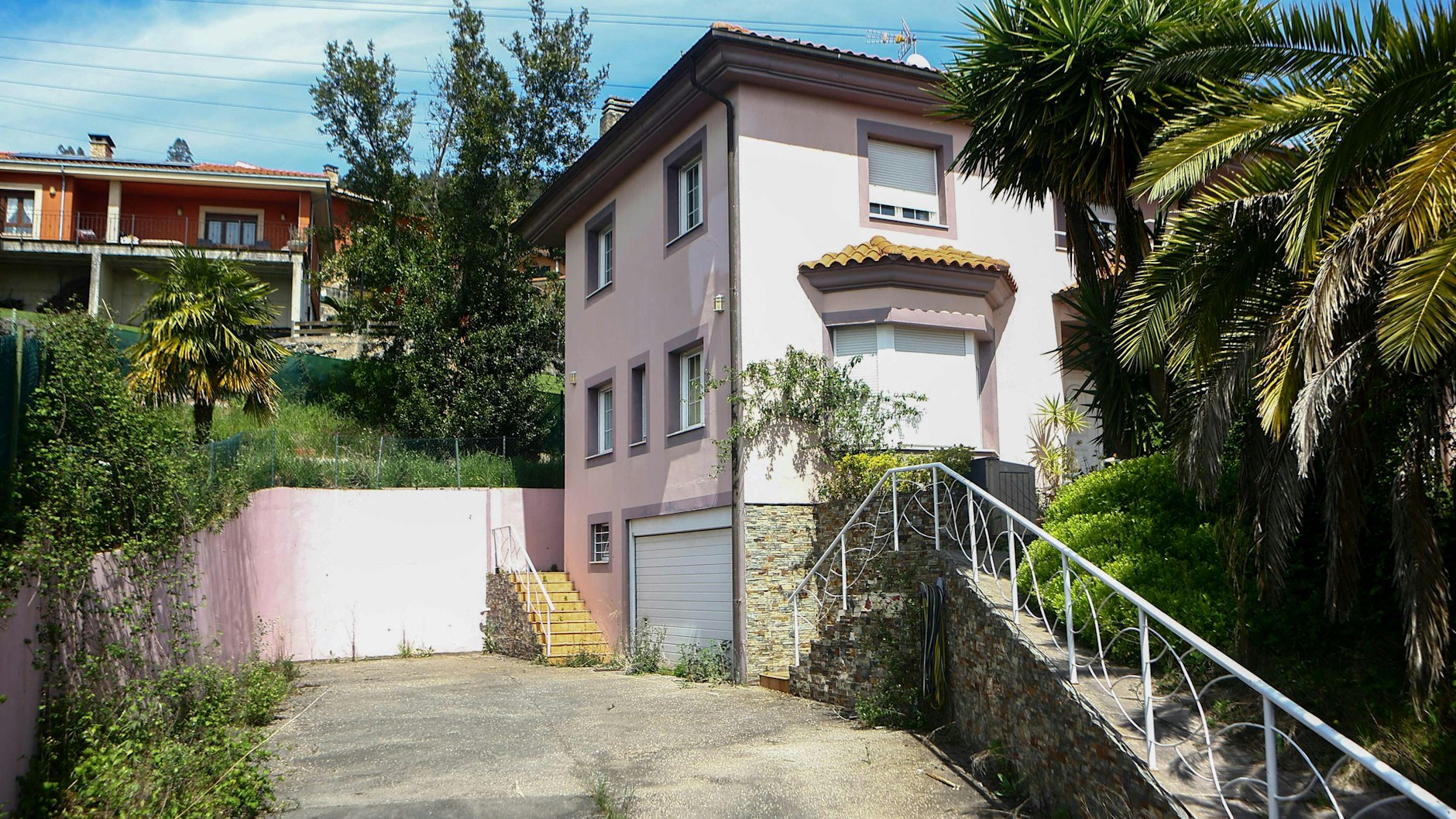 In diesem Horror-Haus hielten deutsche Eltern ihre drei Kinder in Spanien jahrelang gefangen. 