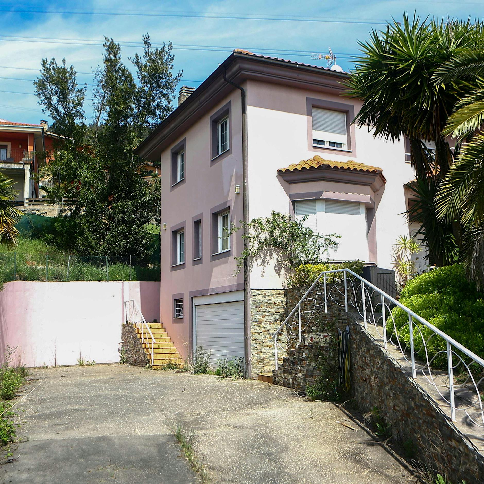 Horror-Haus in Spanien: Deutsche Brüder (10, 8 und 8) jahrelang eingesperrt