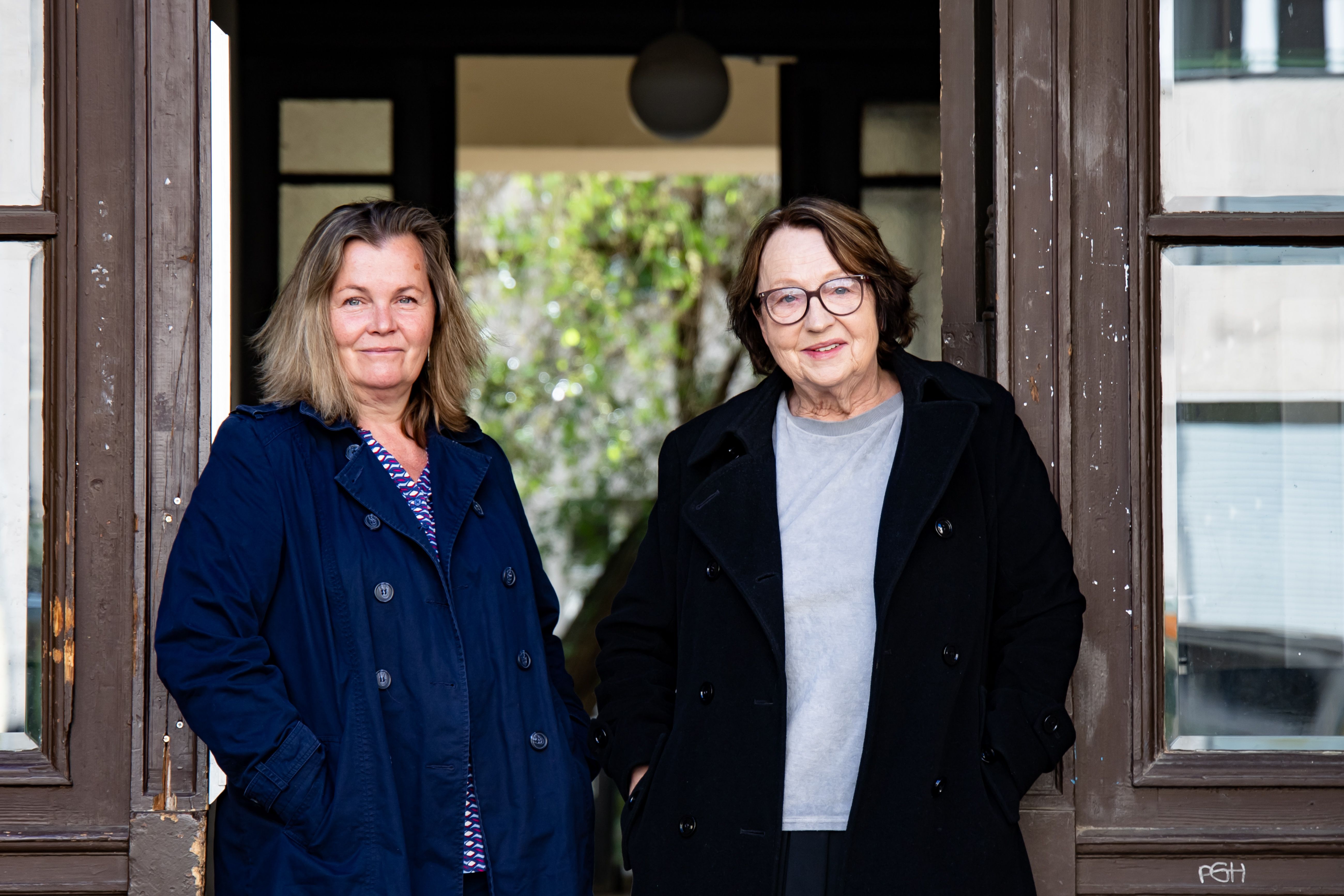 Wie man über Berlin meckert: Zwei Schriftstellerinnen namens Katja Oskamp und Katja Lange-Müller sind sauer auf ihre Stadt