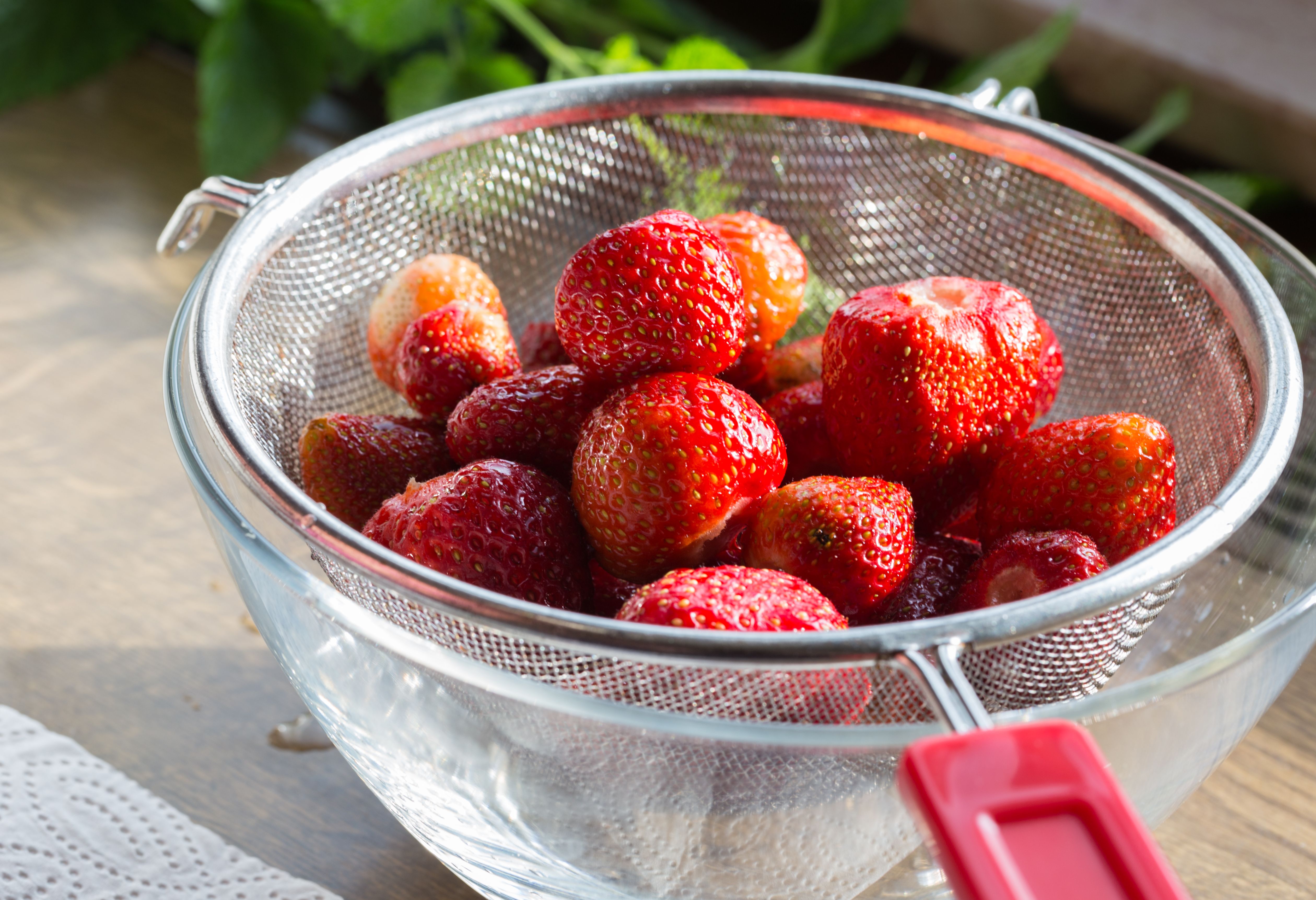 Erdbeeren richtig lagern: Papier-Trick und fünf andere Tipps