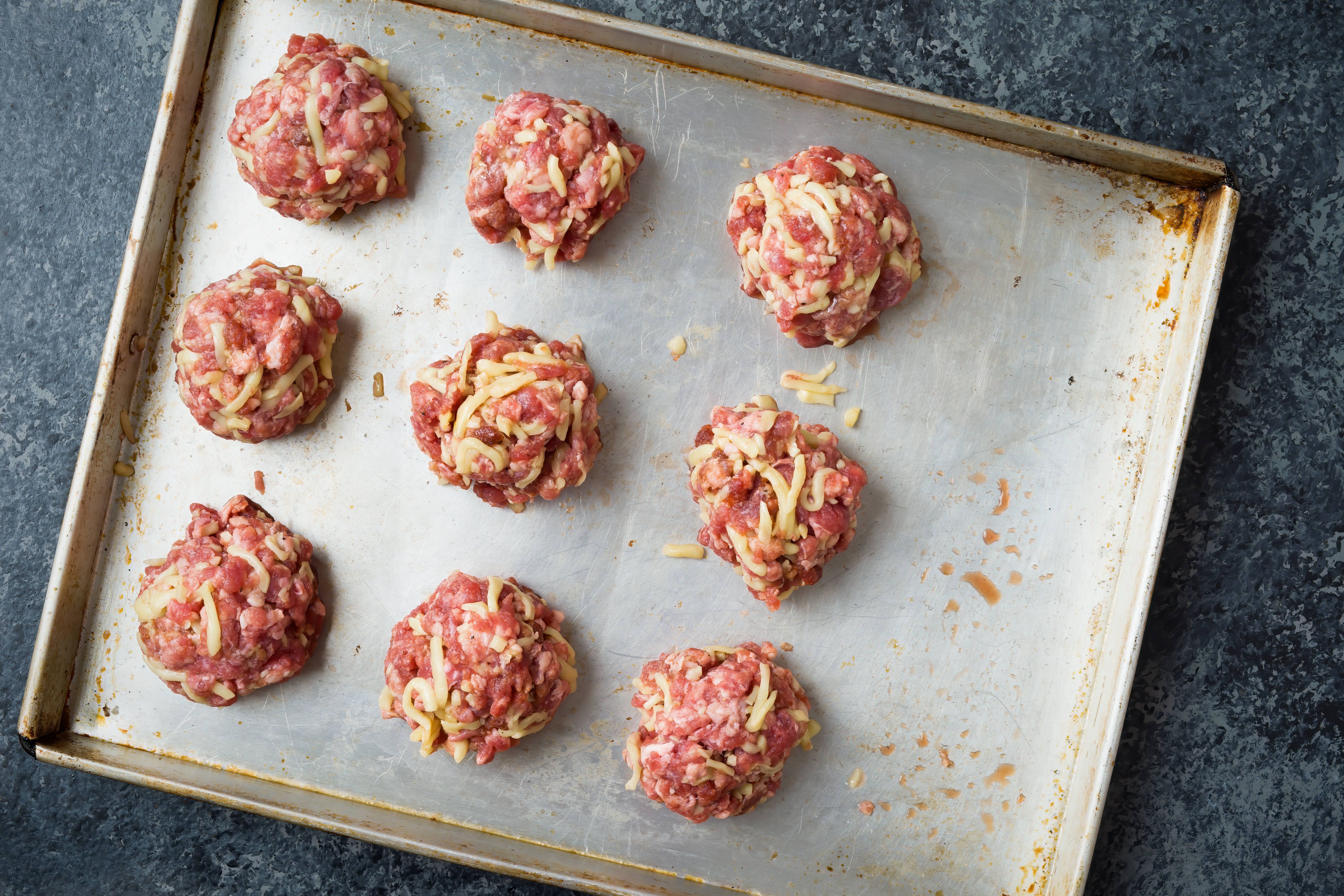 Perfektes 1. Mai-Essen: Rezept für Kartoffelsalat und Bouletten!
