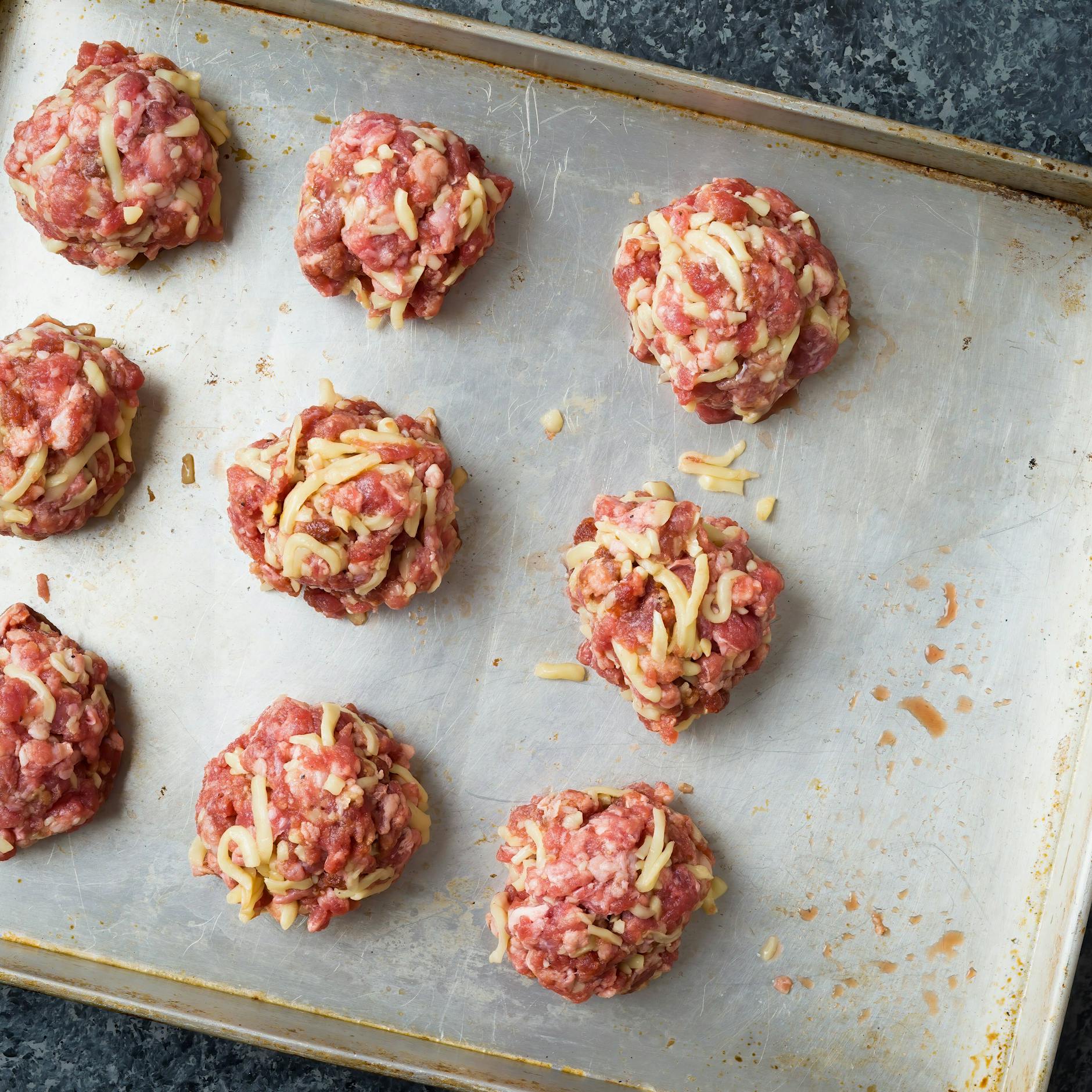Perfektes 1. Mai-Essen: Rezept für Kartoffelsalat und Bouletten!