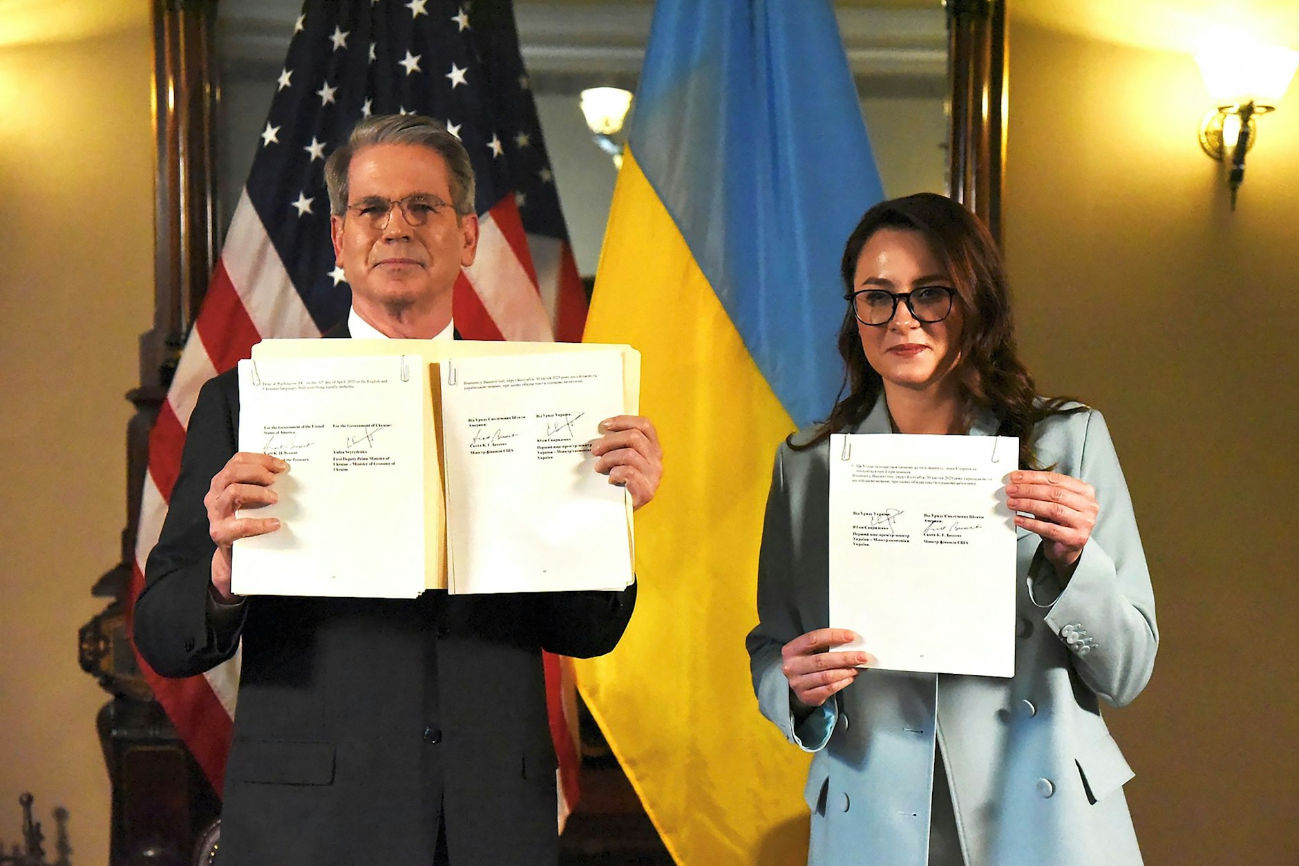 US-Finanzminister Scott Bessent und die ukrainische Vizeregierungschefin Julia Swyrydenko.