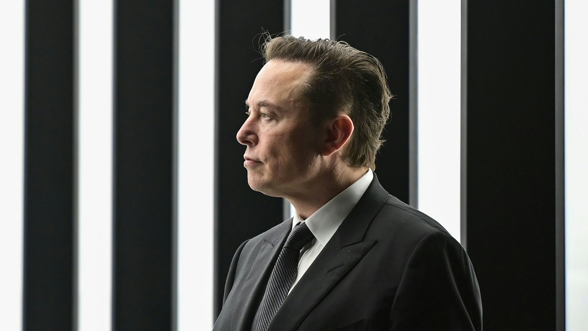 Elon Musk steht massiv in der Kritik - und angeblich sucht Tesla schon nach einem Nachfolger. 