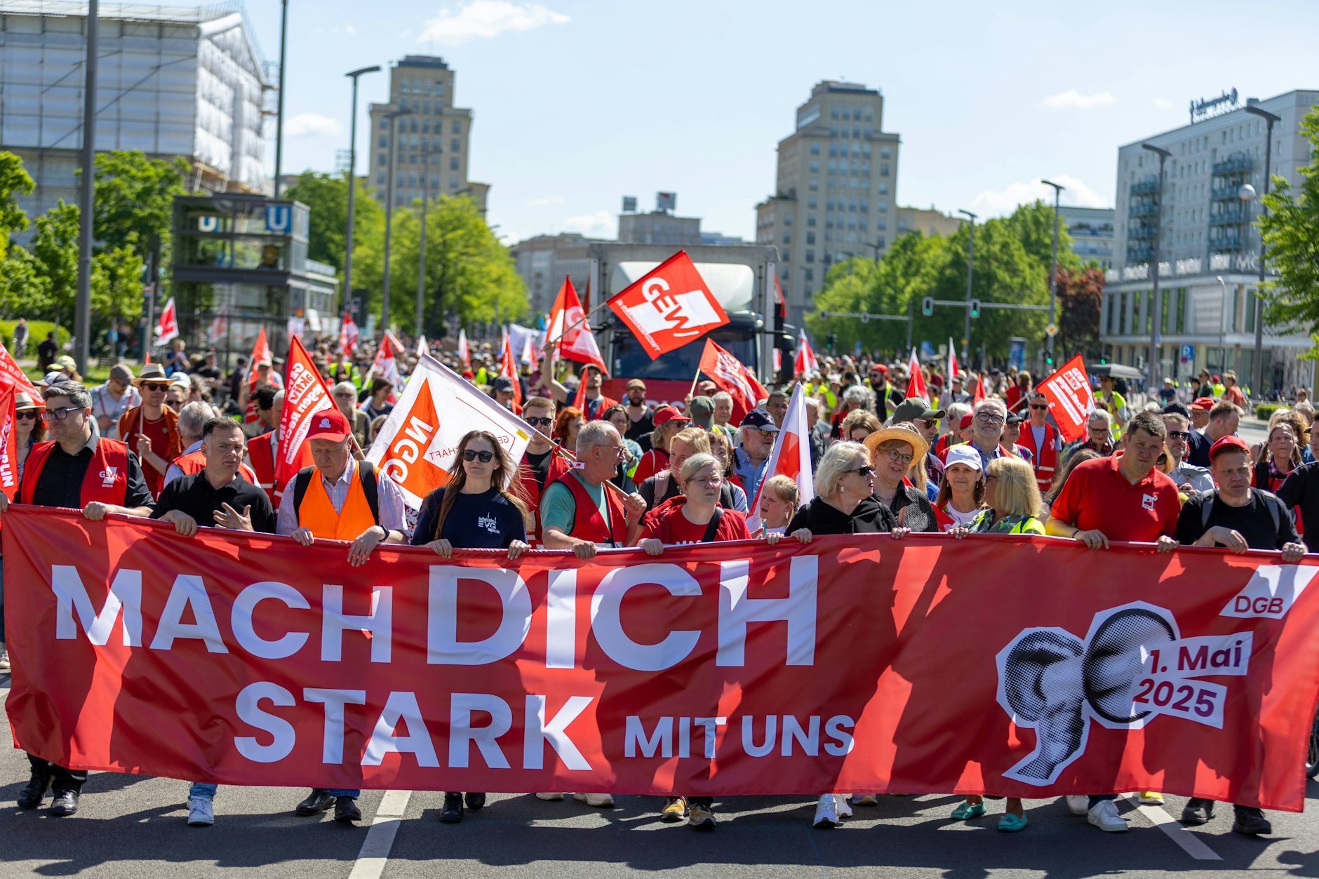 Zum Tag der Arbeit ruft der DGB unter dem Motto Mach dich stark mit uns! 