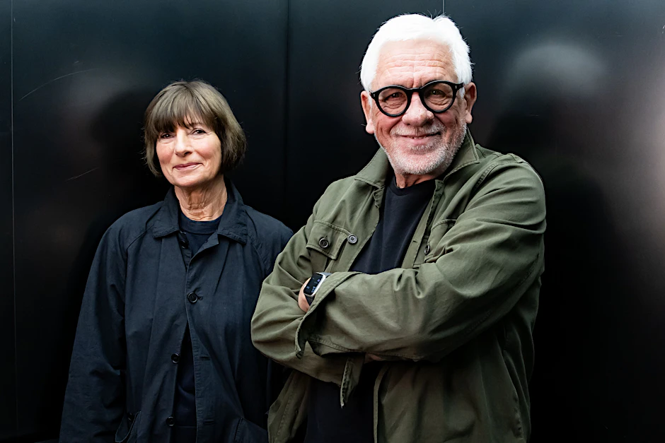 Axel und Barbara Haubrok posieren für ein Bild in Berlin am 29. April 2025.