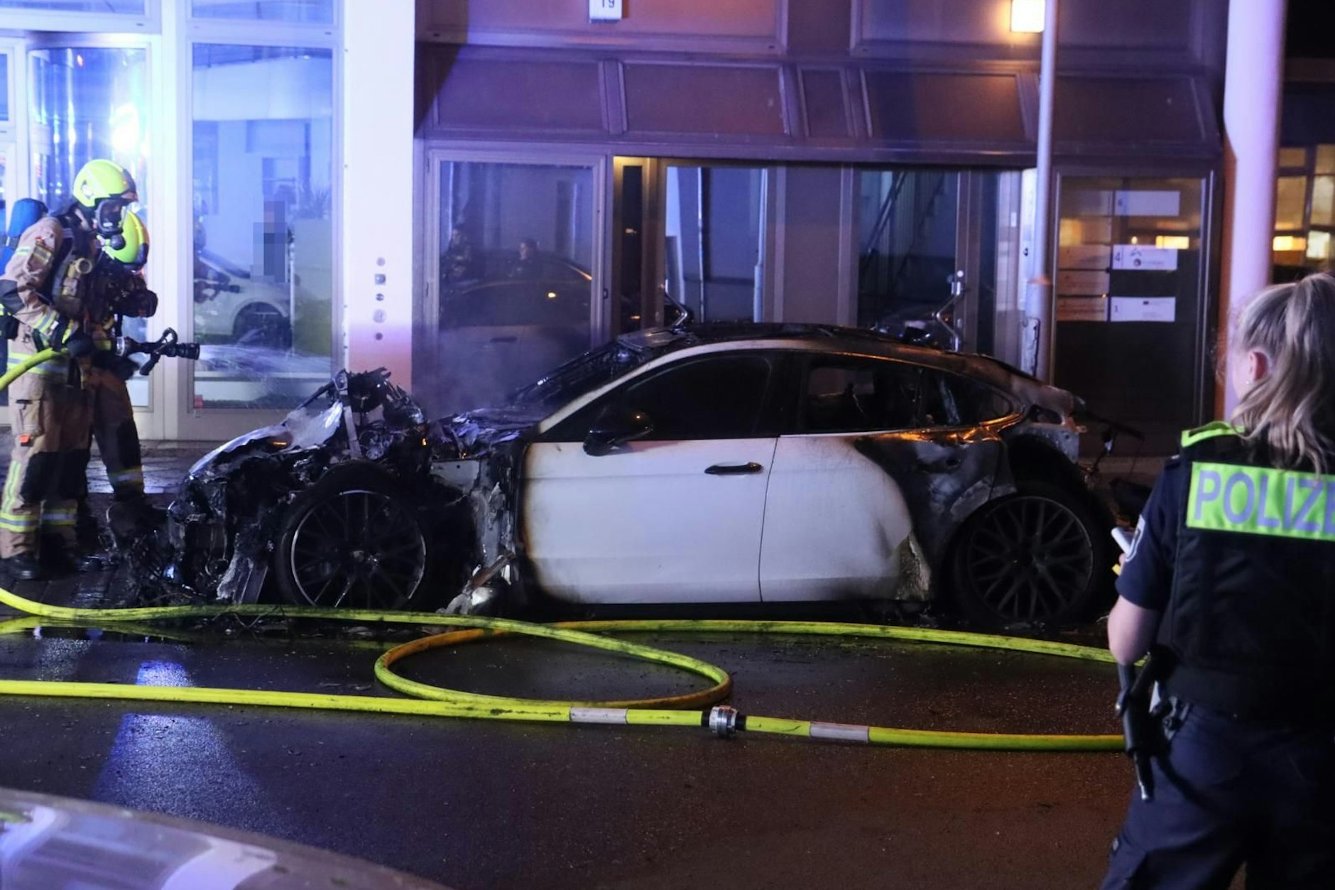 Ein Porsche stand in der Nacht zu Freitag in Flammen.