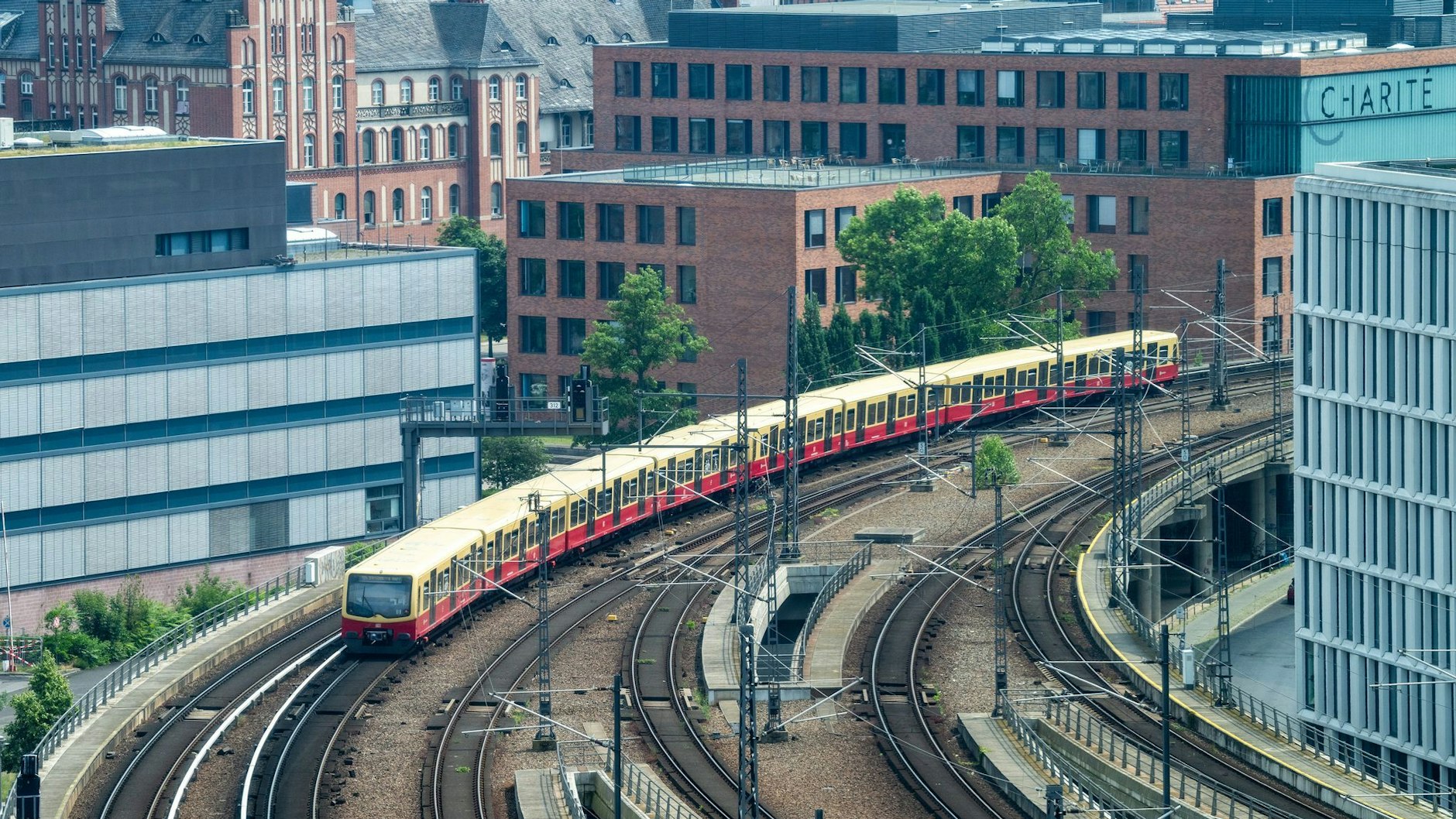 Auf der Stadtbahn kommt es wegen einer Signalreparatur am S-Bahnhof Friedrichstraße zu Verspätungen.