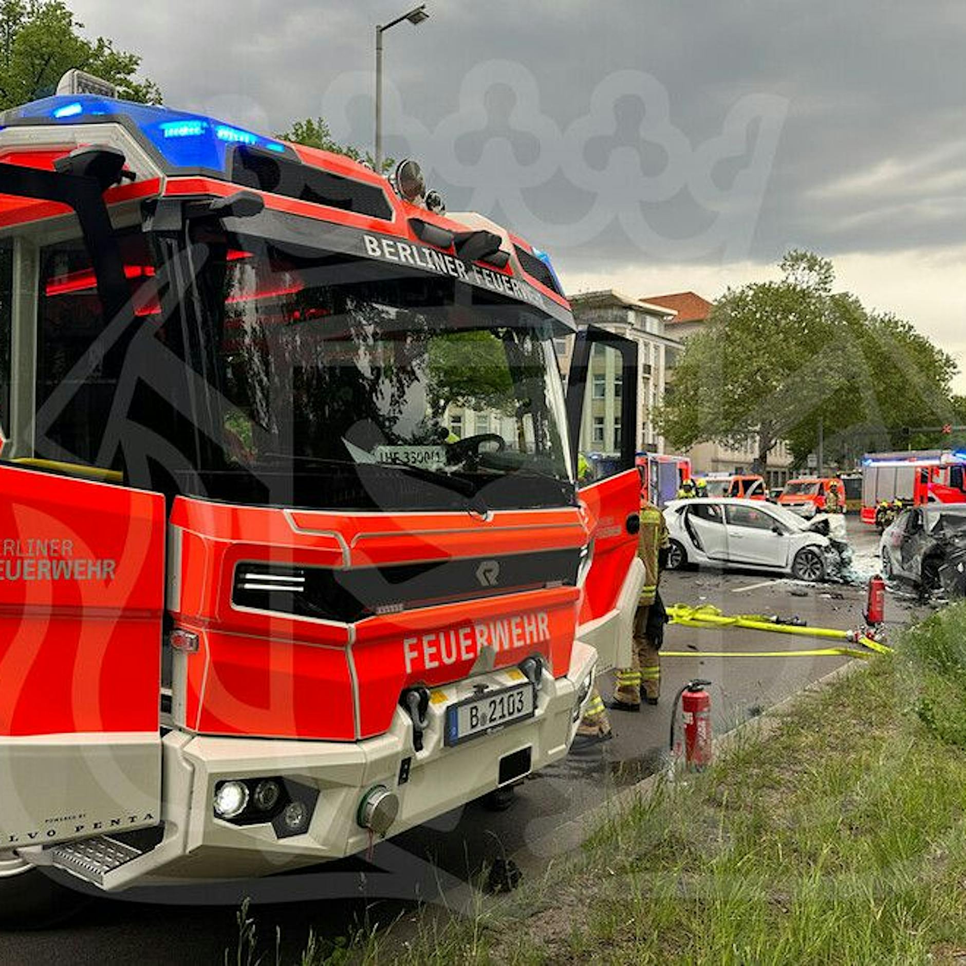 Schwerer Unfall in Berlin-Westend: 6 Verletzte, einer in Lebensgefahr