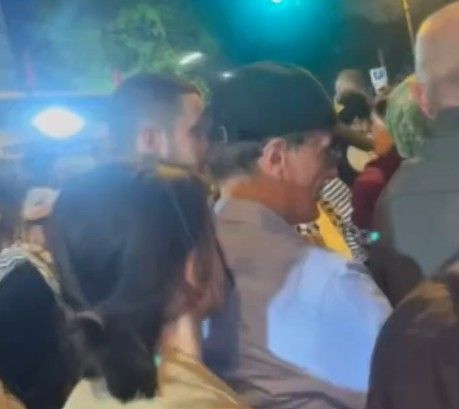 1. Mai in Berlin: Chaoten-Mob attackiert Karl Lauterbach