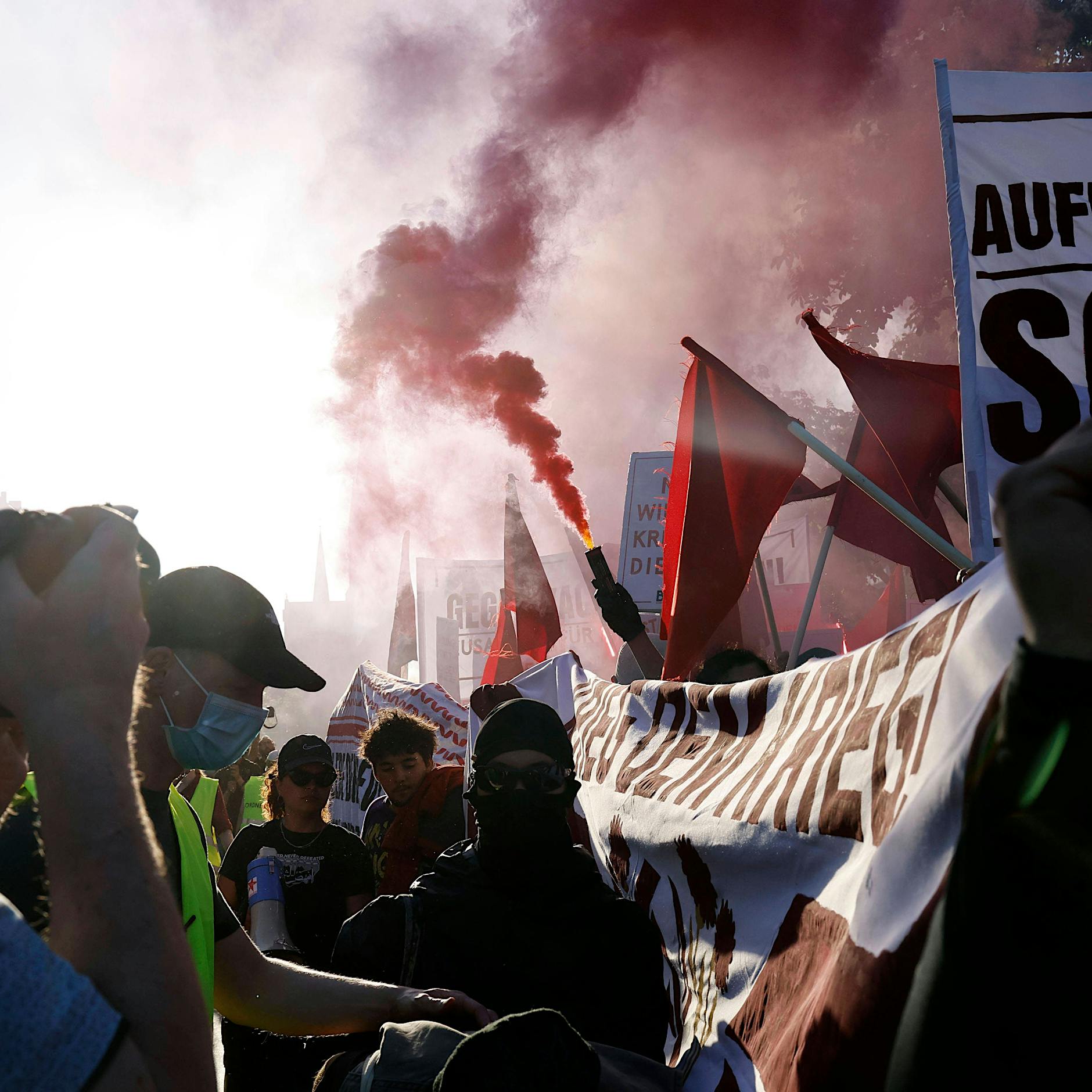 „Durchaus positives Fazit“: 1. Mai weitgehend friedlich, Polizei zeigt sich zufrieden