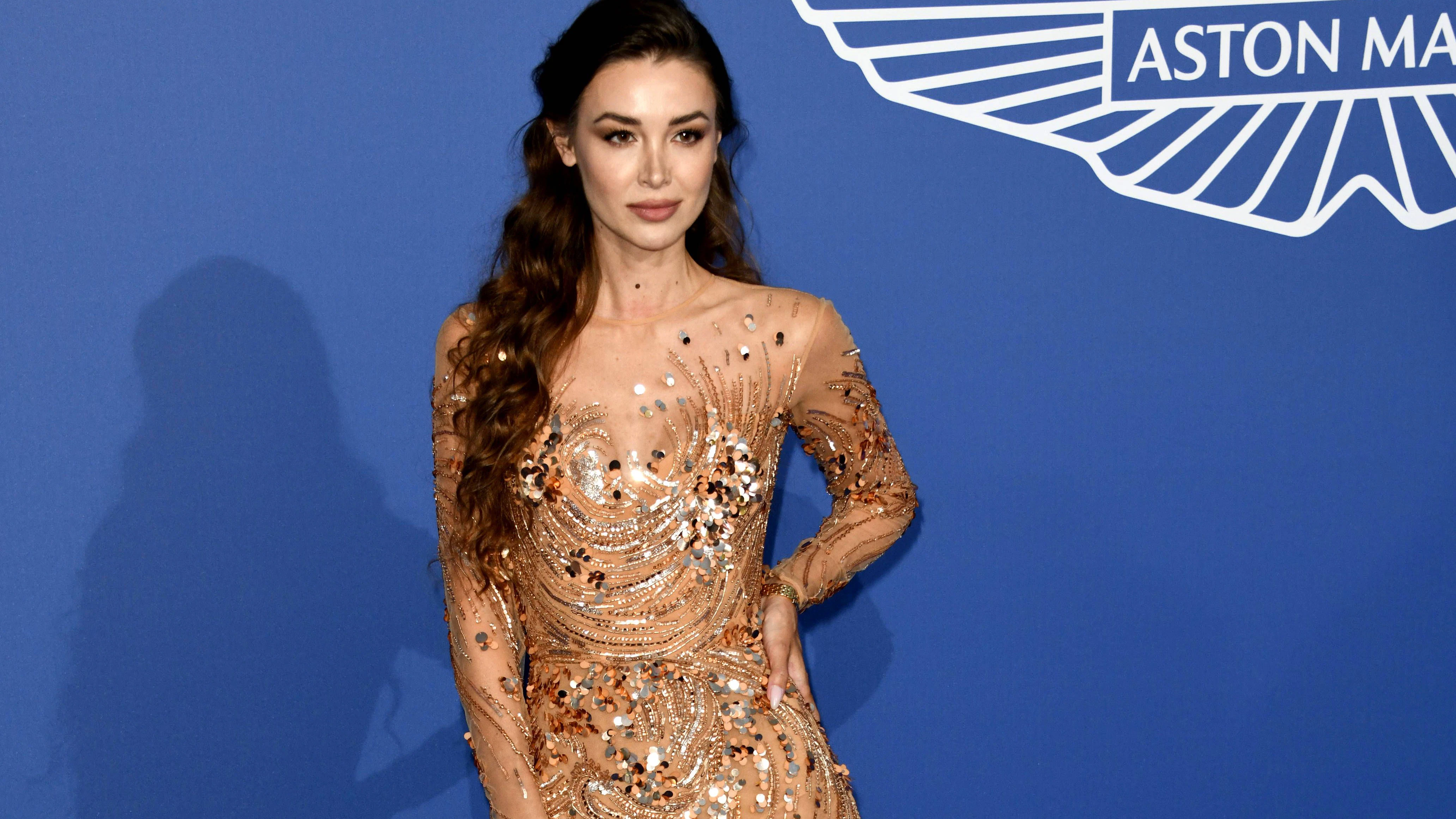 Das russische Model Lara Leito posiert auf einer Gala.