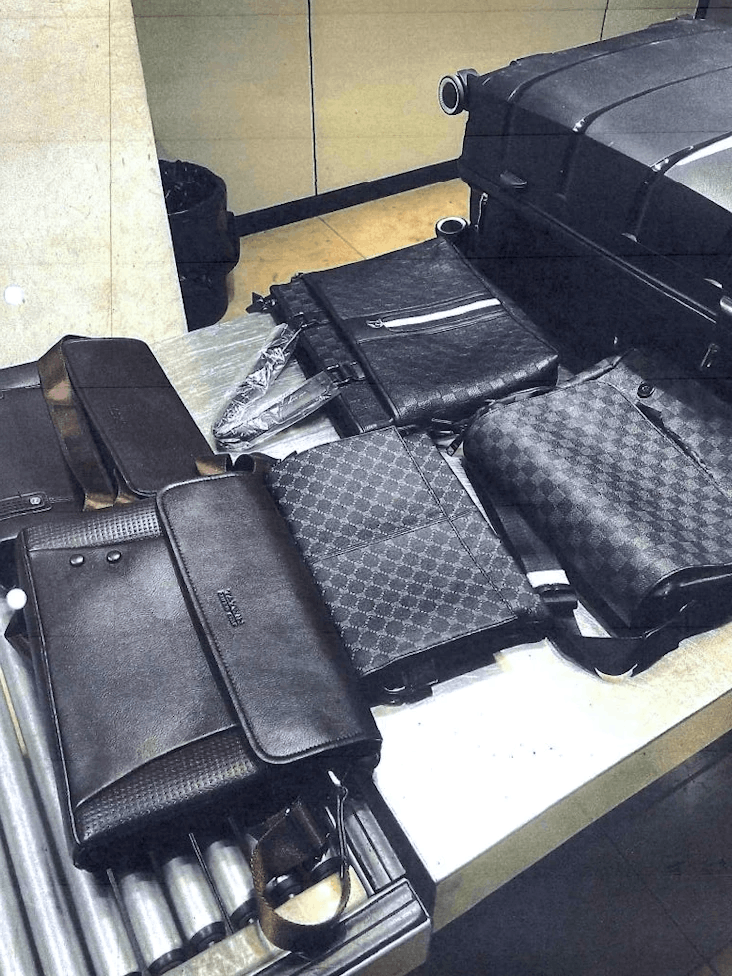 Das sind die Handtaschen, in denen Heroin geschmuggelt wurde.