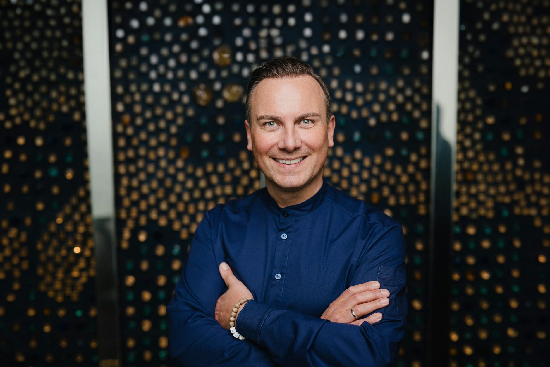 Sternekoch Tim Raue aus Berlin richtet ab Juni im Berliner Fernsehturm an.