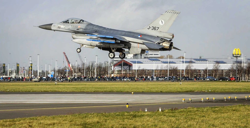 ABD Yedek Parçalar ve Onaylı Eğitim Yardımı İçin F-16 Teslim Et