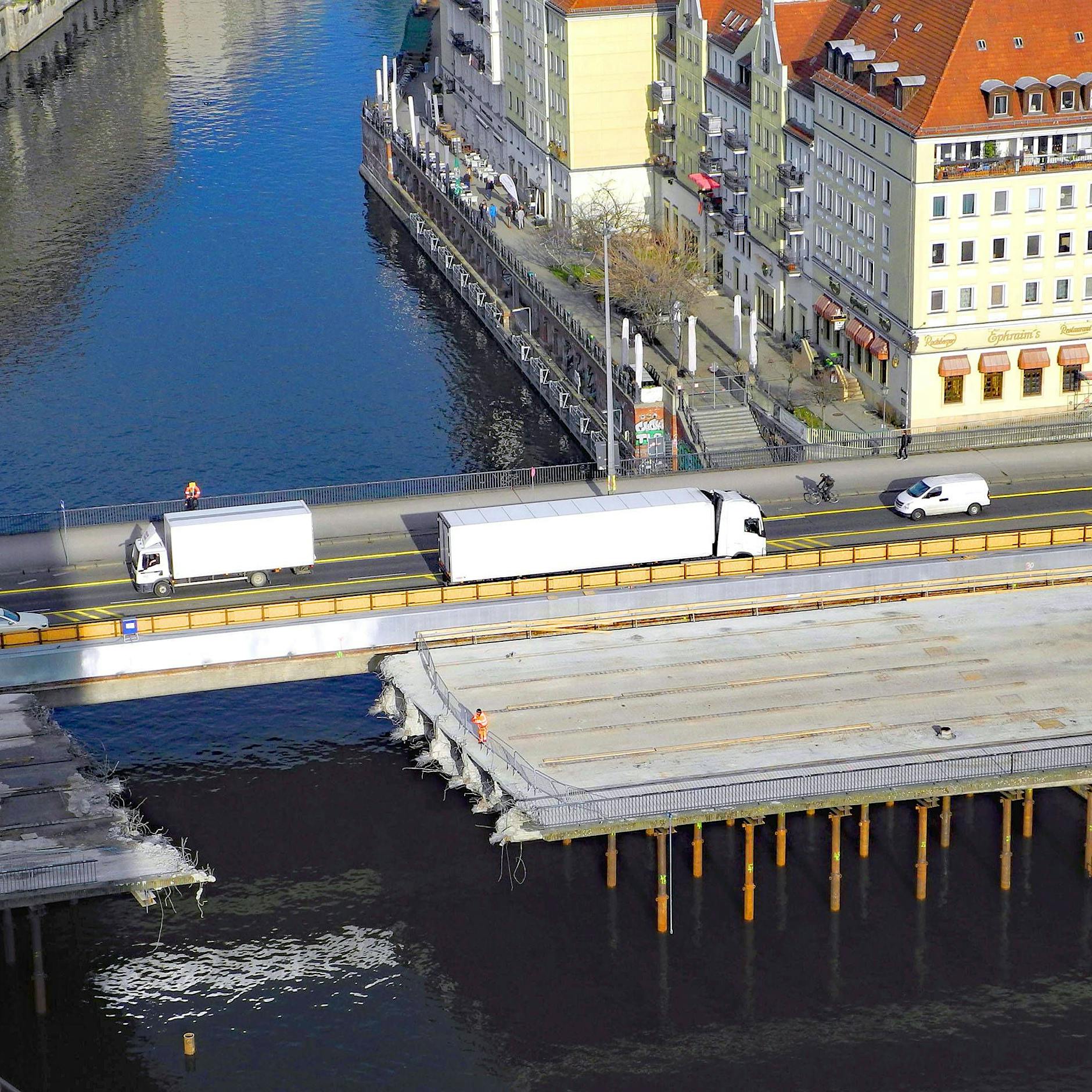 UPDATE: Schock am Samstagmorgen – Leiche treibt in der Spree! DAS wissen wir!