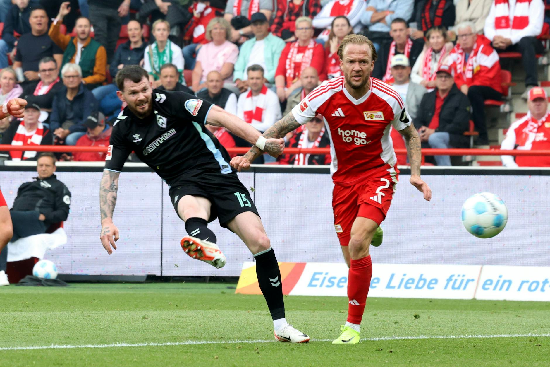 Vorspielen an neuer Wirkungsstätte: Oliver Burke (l.) wechselt im Sommer von Werder Bremen zum 1. FC Union Berlin.