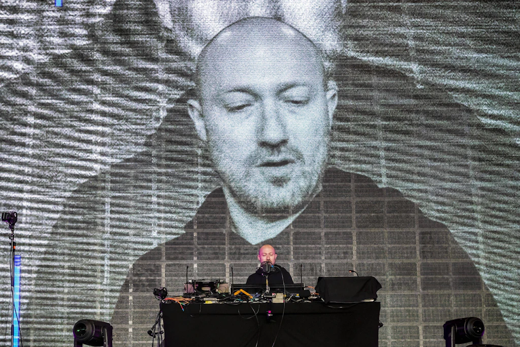 Paul Kalkbrenner: Festivalbesucher stürmt Bühne und greift Berliner DJ an