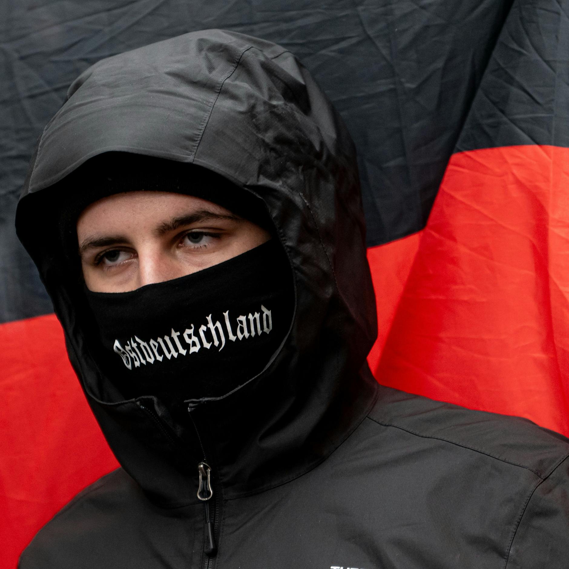 Hunderte Polizisten stehen unter Extremismusverdacht – auch Berliner Polizei!