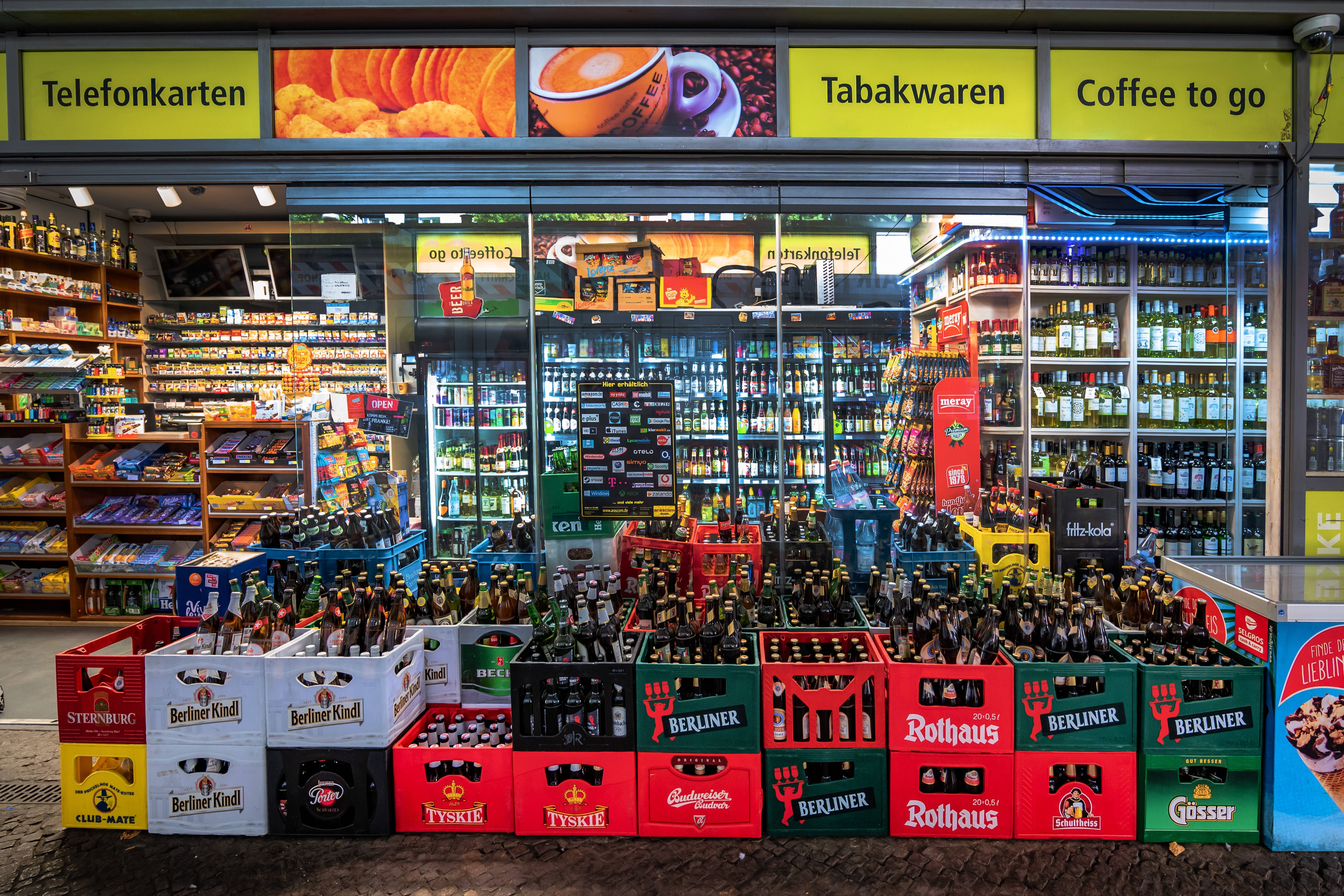 Späti-Überfall in Berlin: Ladenbesitzer mit Schusswaffe niedergeschlagen