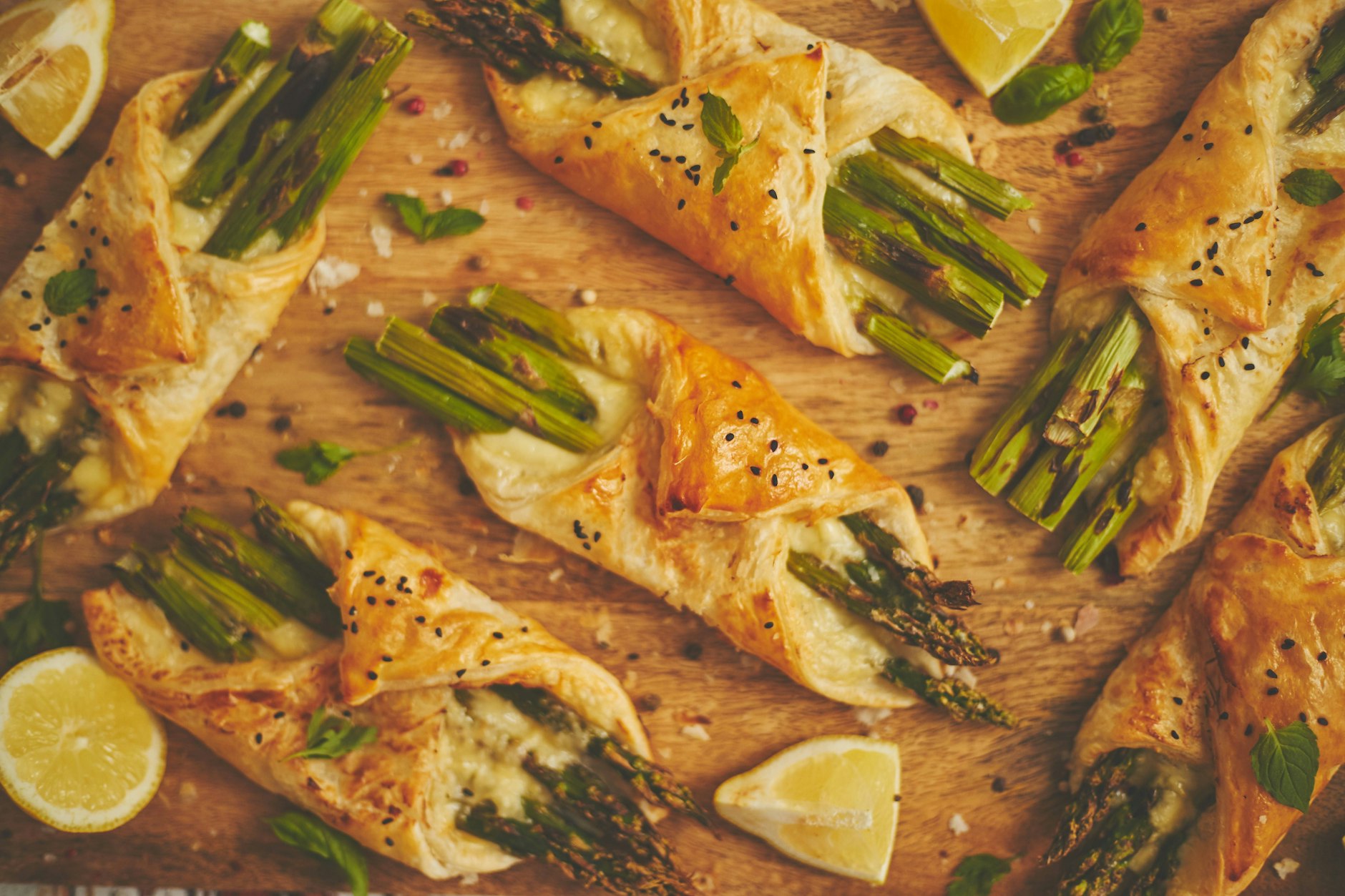 Das Rezept für Spargel in Blätterteig ist das Highlight des Frühlings. 