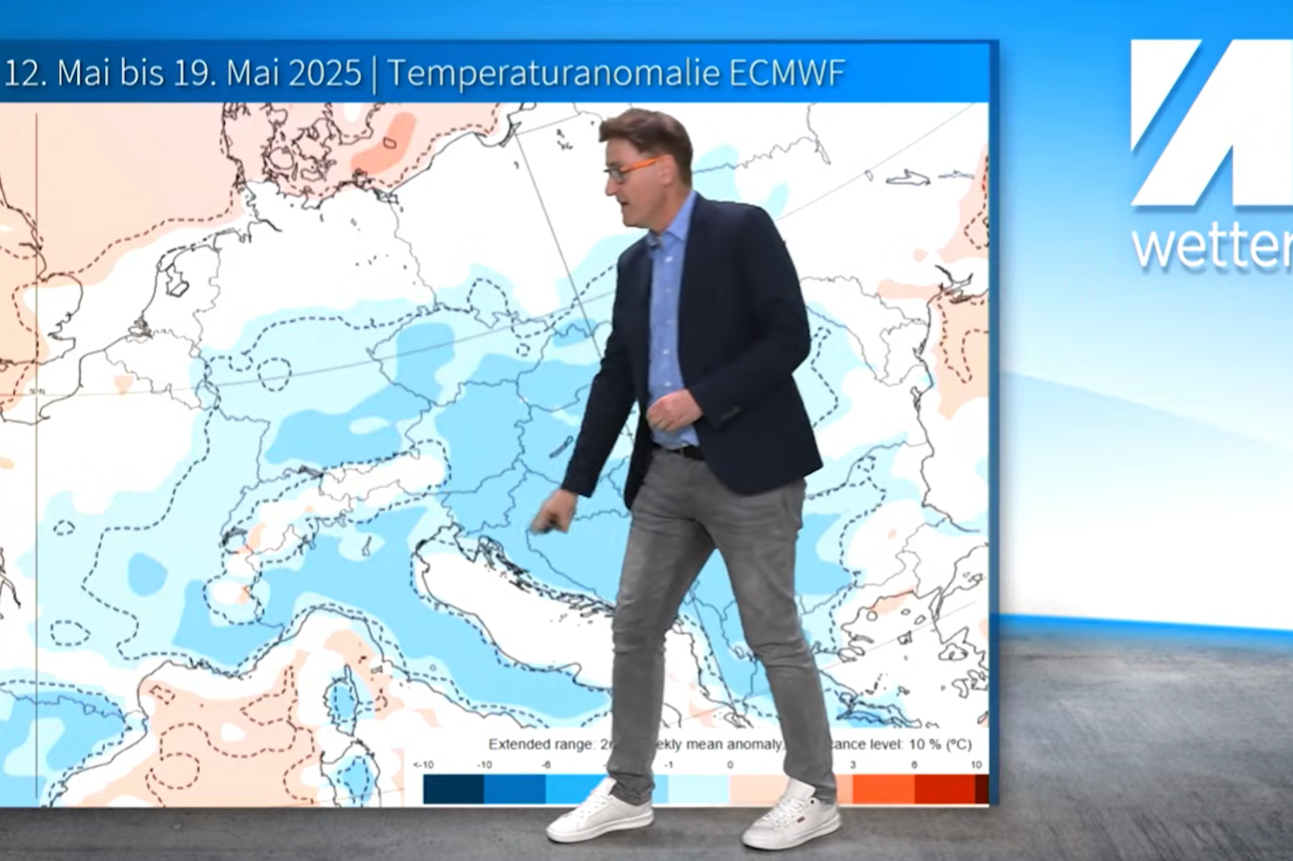 Dominik Jung, der Meteorologe von wetter.net, zeigt an, wo es in der Woche vom 12. bis 19. Mai zu kalt wird. Blau heißt auf der Karte: zu kalt. Das gilt für Süddeutschland, Italien, Spanien oder den Balkan.