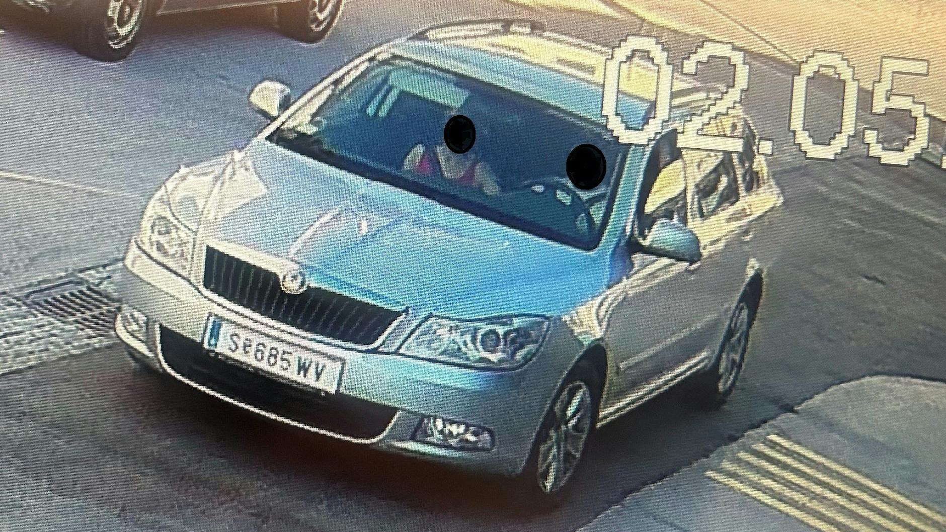 Mit diesem Mietwagen, einem Skoda, soll Krisztian P. nach der Tat geflüchtet sein. Zunächst nach Deutschland. Die Personen im Auto sind auf dieser Aufnahme andere.