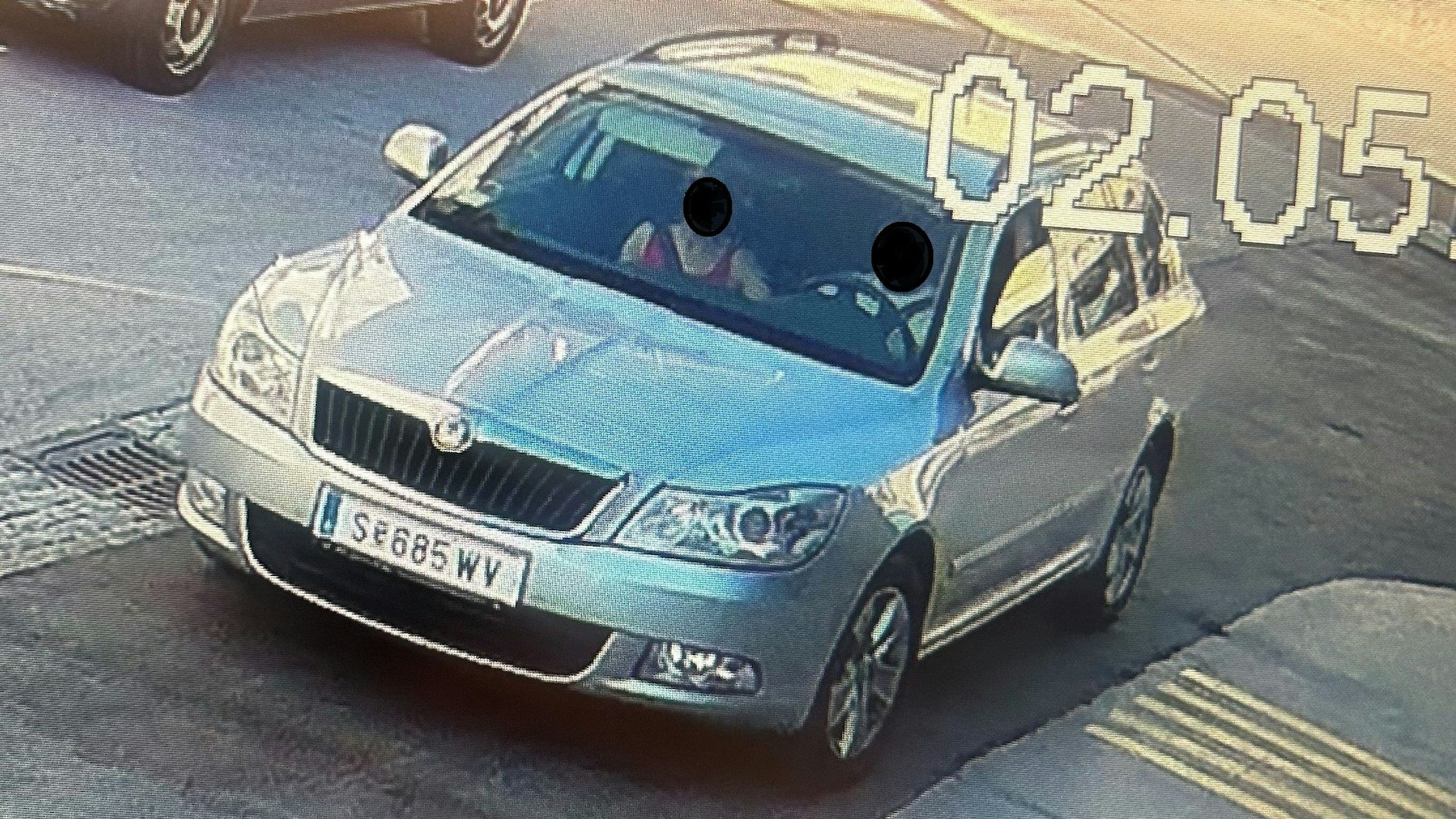 Mit diesem Mietwagen, einem Skoda, soll Krisztian P. nach der Tat geflüchtet sein. Zunächst nach Deutschland. Die Personen im Auto sind auf dieser Aufnahme andere.